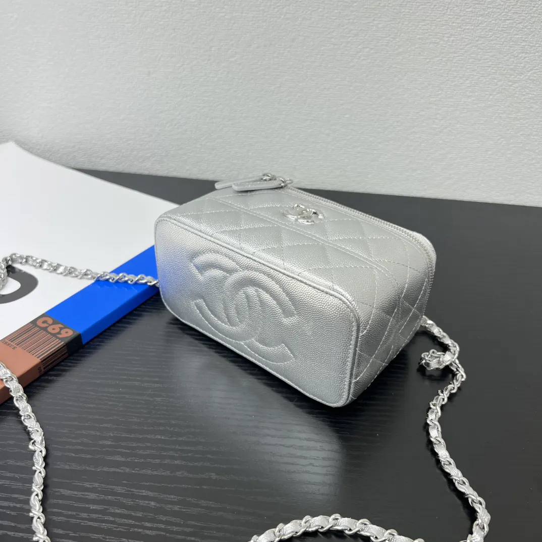 Chanel 小牛皮链条包 单肩斜挎 复古