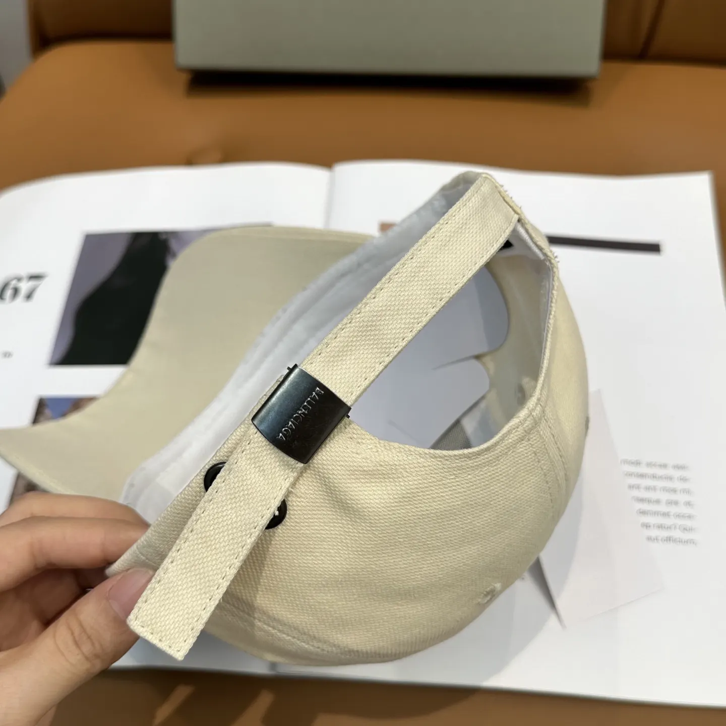 Balenciaga 棒球帽 精致搭配
