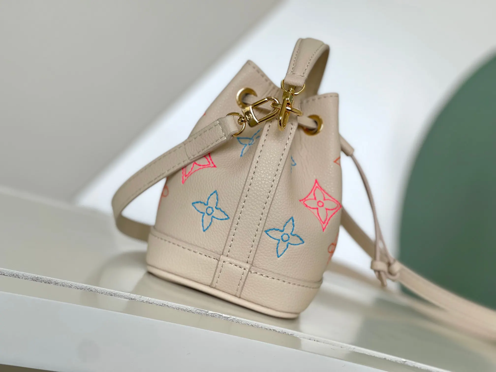LV Mo斜挎包 轻便斜挎款