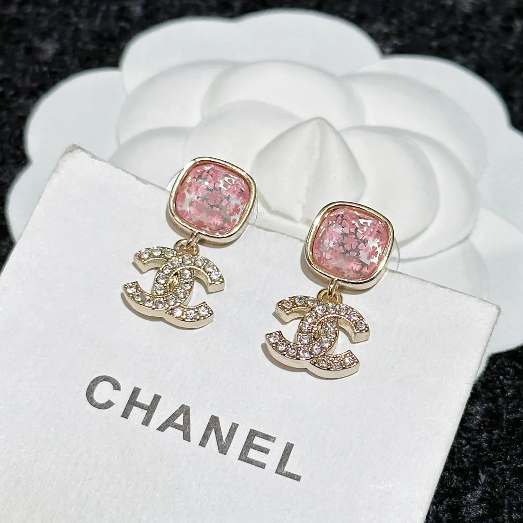 Chanel 粉色 四叶草 耳钉 小巧点缀 耳飾