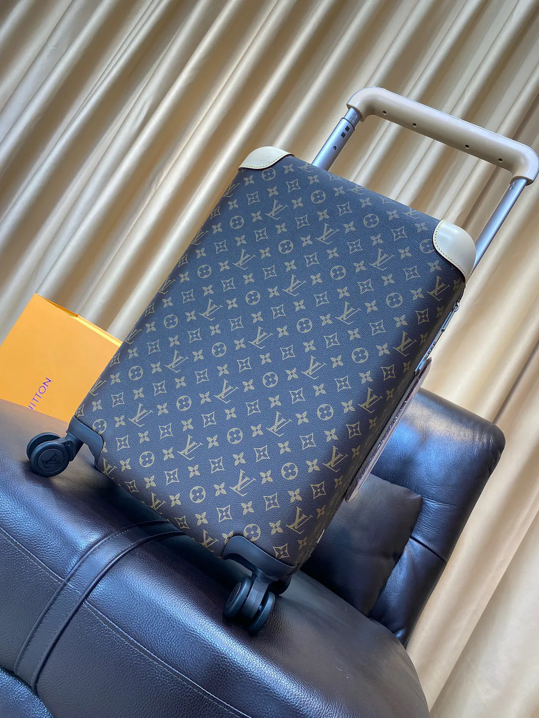 Louis Vuitton Suitcase Travel Lightweight Leather Four-Wheel Image 8 Louis Vuitton Suitcase Travel Lightweight Leather Four-Wheel Image 8