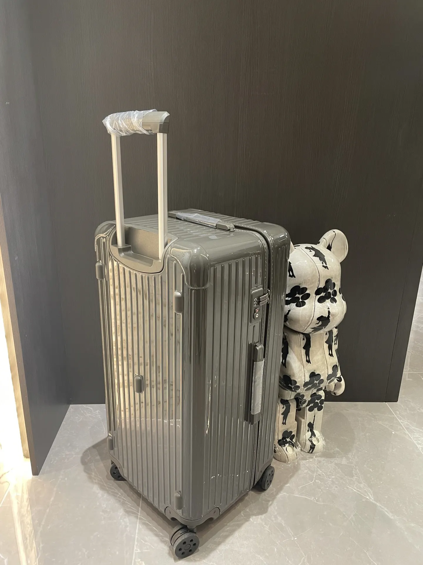 黑色 白色 日默瓦rimowa拉杆箱行李箱登机箱旅行箱方胖子運動 旅行拉杆款 輕便出行款