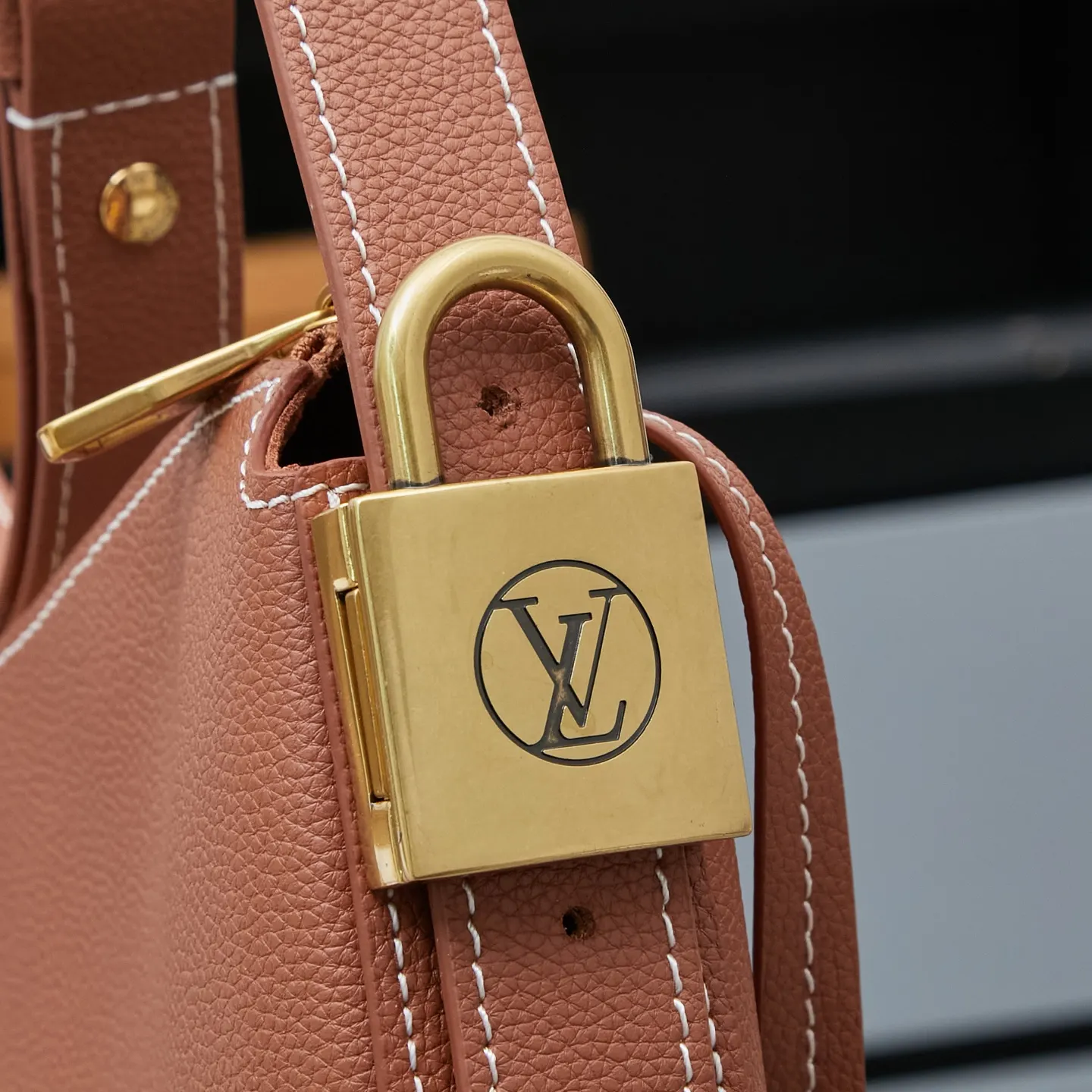 LV 黑色 棕色 牛皮 收纳包 旅行收纳款