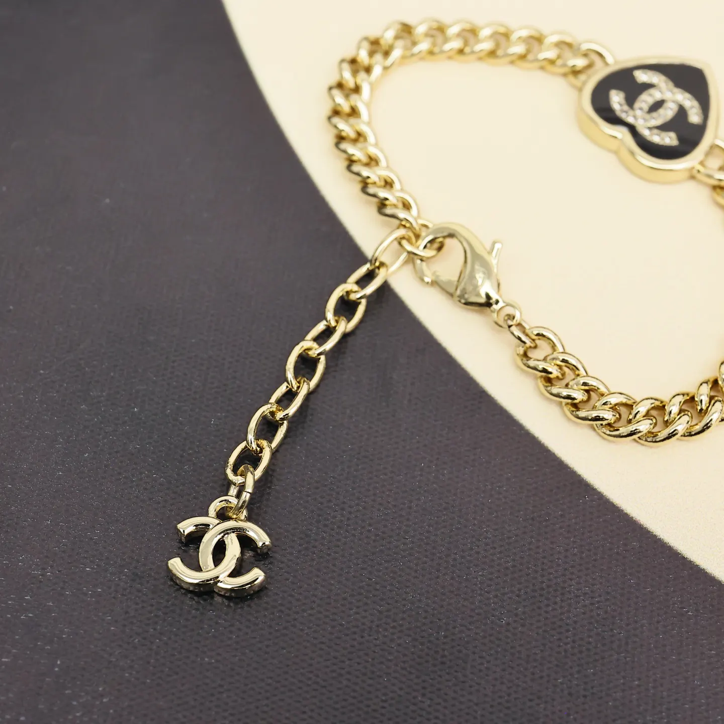 Chanel 黑金 双C 爱心 手链 日常叠戴