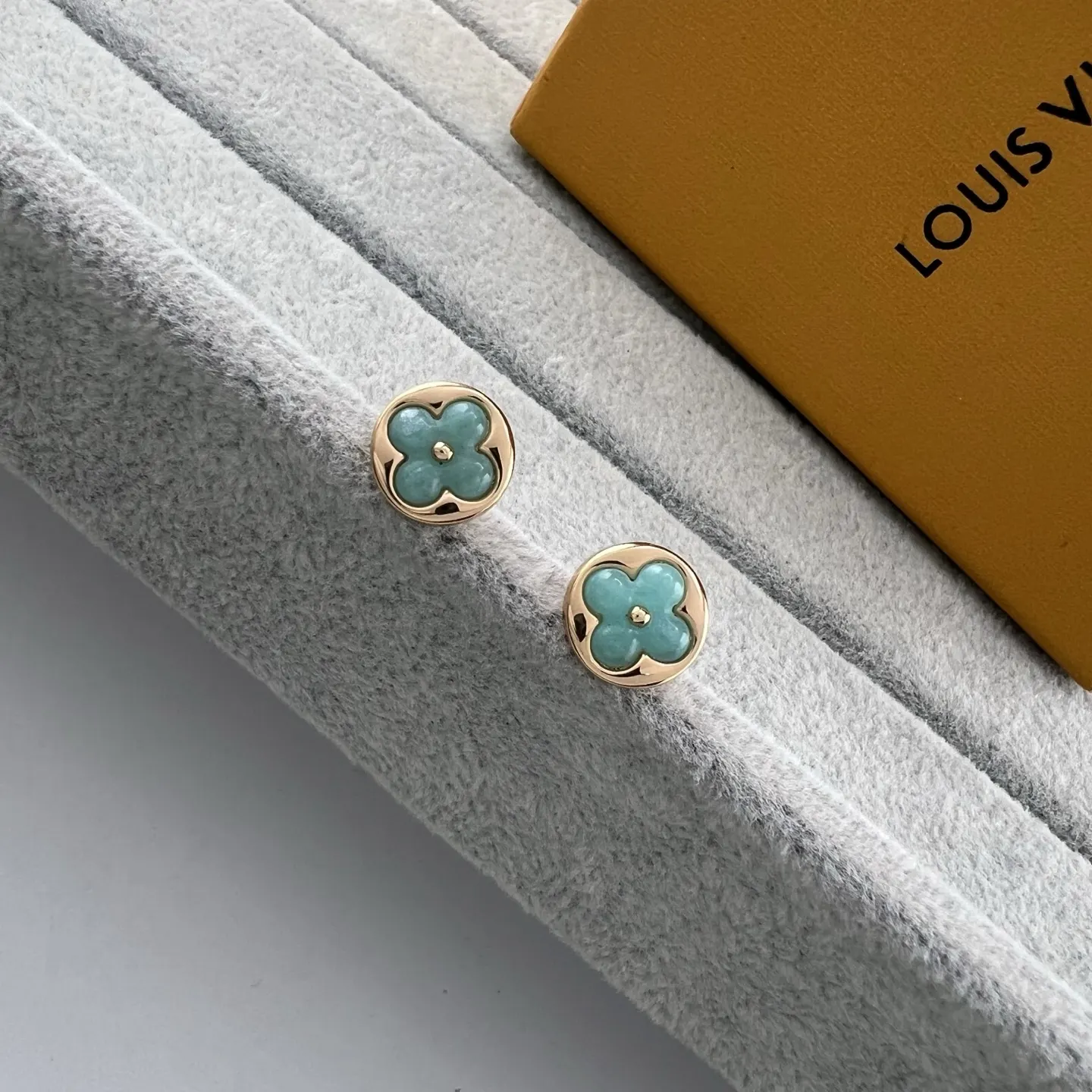 Louis Vuitton Fashion Item