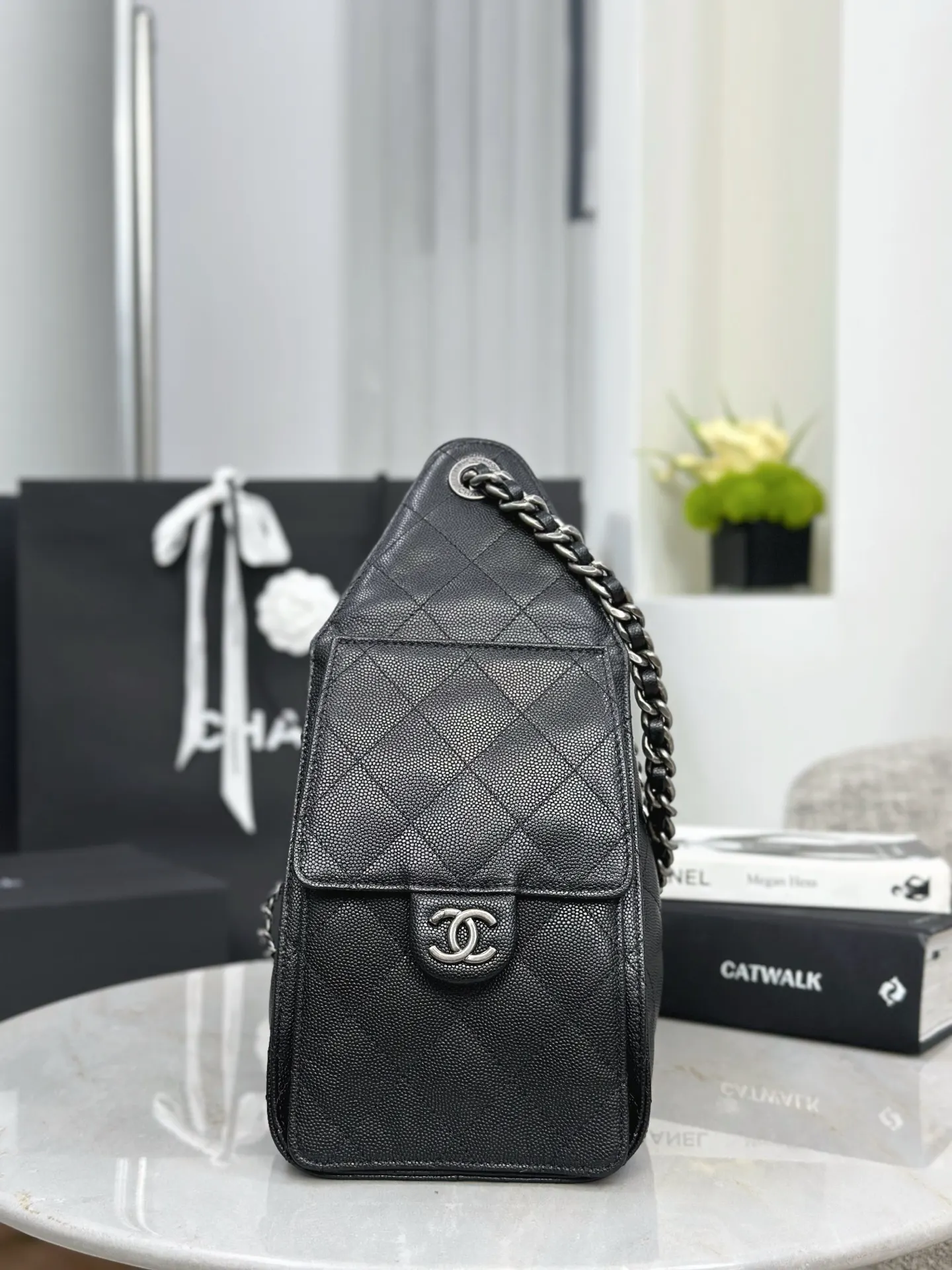 Chanel 黑色牛皮Hobo腋下包