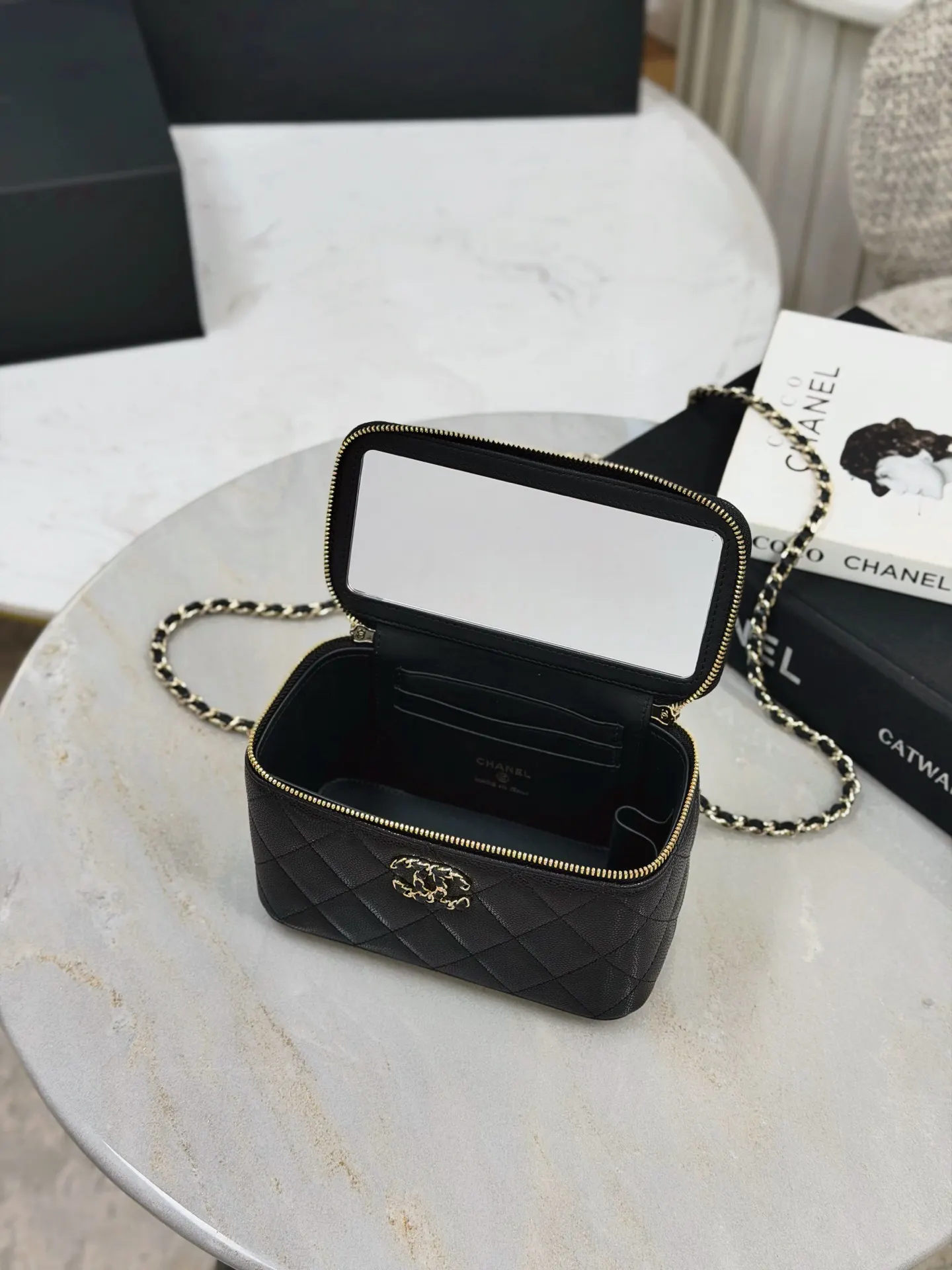 Chanel Lychee Pattern Cowhide Flap Chain Bag Shoulder and Crossbody Wear