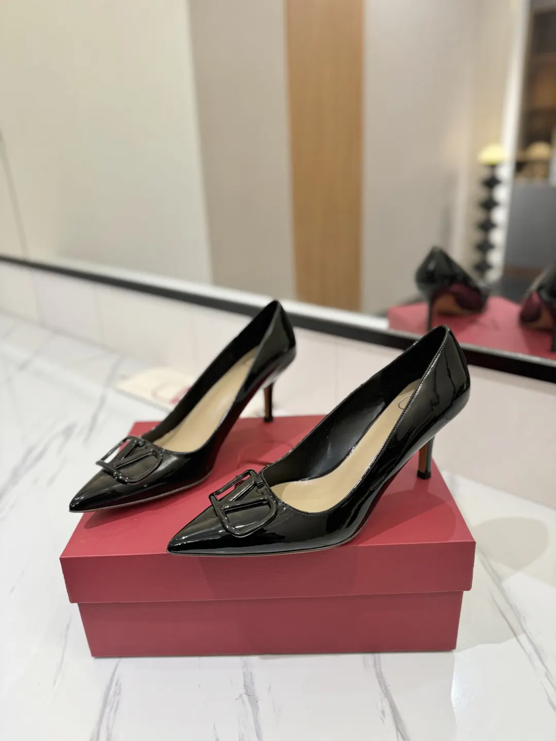 Valentino 金色 平底鞋 通勤约会款 款07