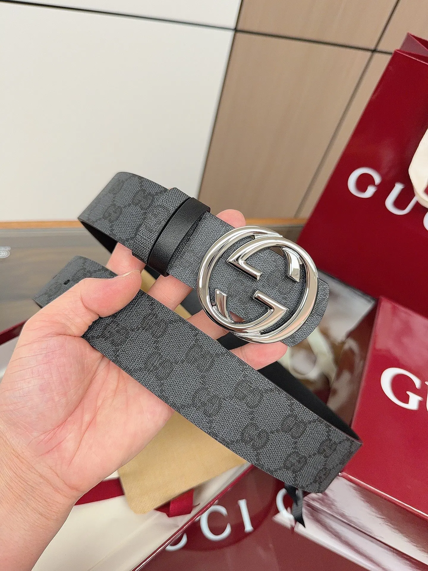 Gucci 双G扣牛皮腰带