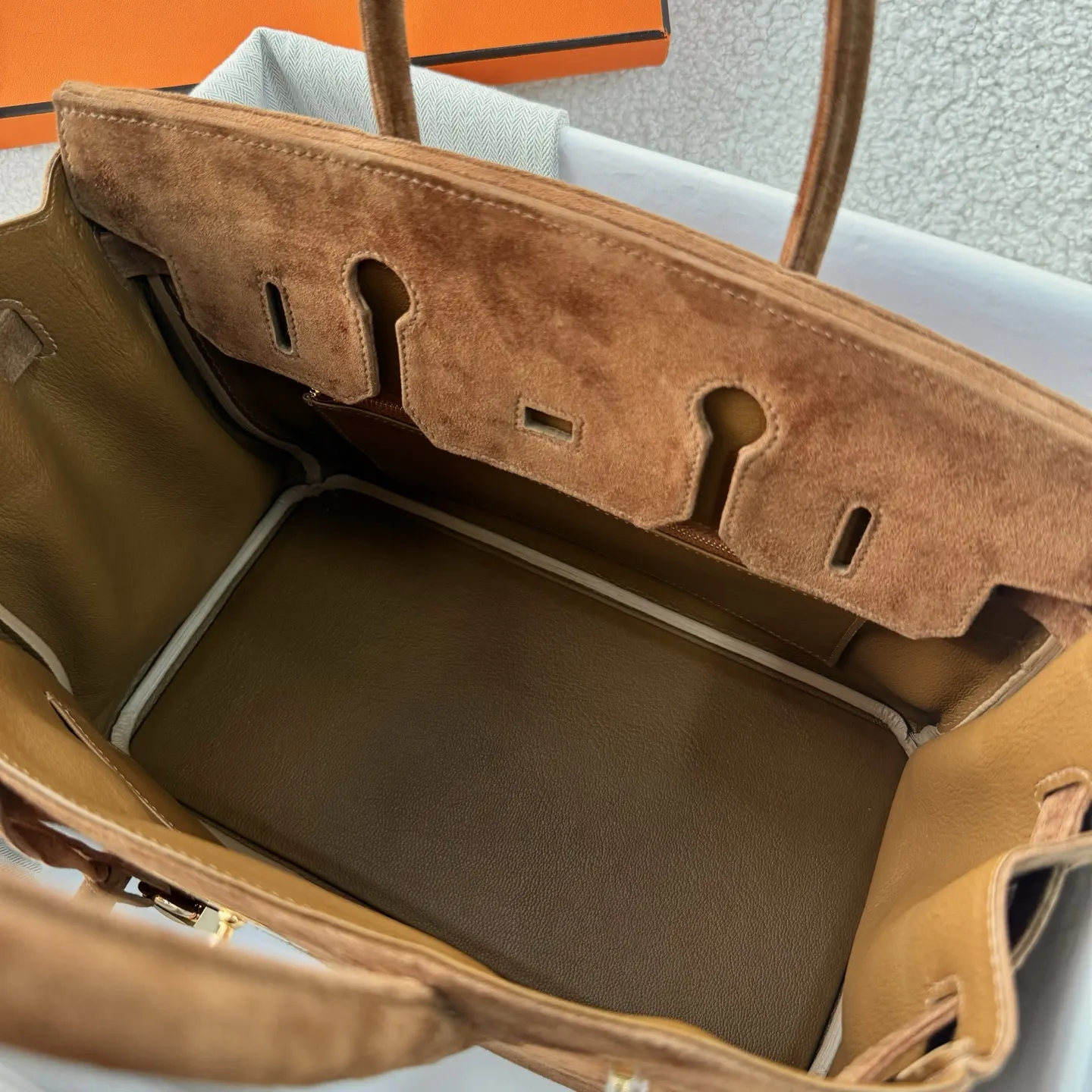 Birkin 30 麂皮 金棕 金扣 全手工 细节 实拍 ; 包袋 精選款(數字2) Birkin 30 麂皮 金棕 金扣 全手工 细节 实拍 ; 包袋 精選款(數字2)