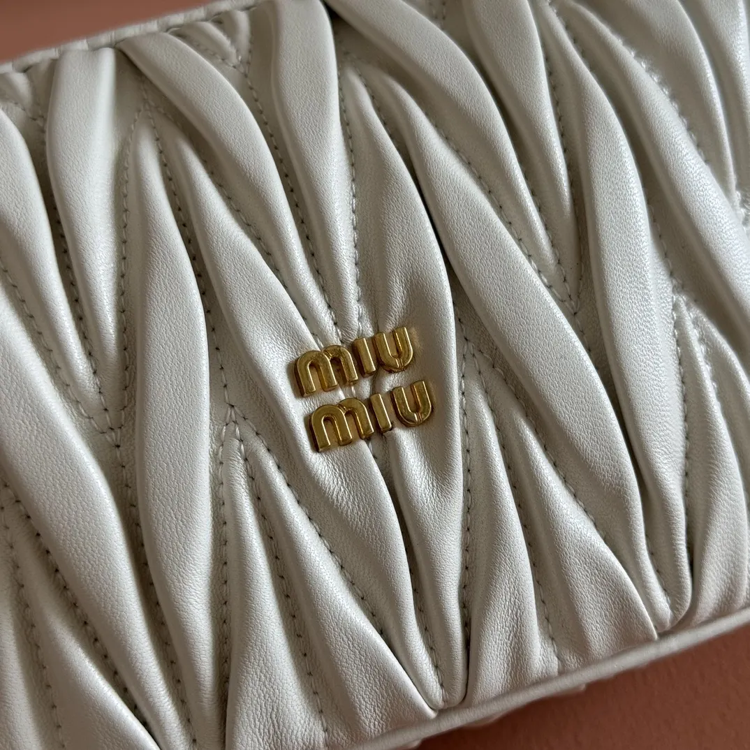 Miu 羊皮 手拿包 精致手拿款