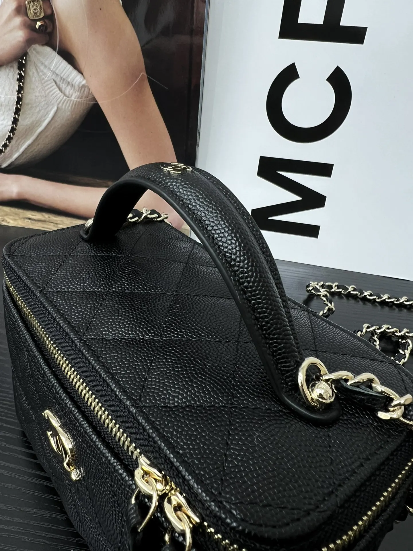 Chanel 小牛皮鏈條包 單肩斜挎