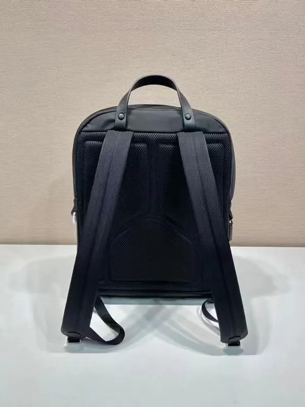 Prada 尼龙 十字纹牛皮 三角标 双肩背包 轻便实用