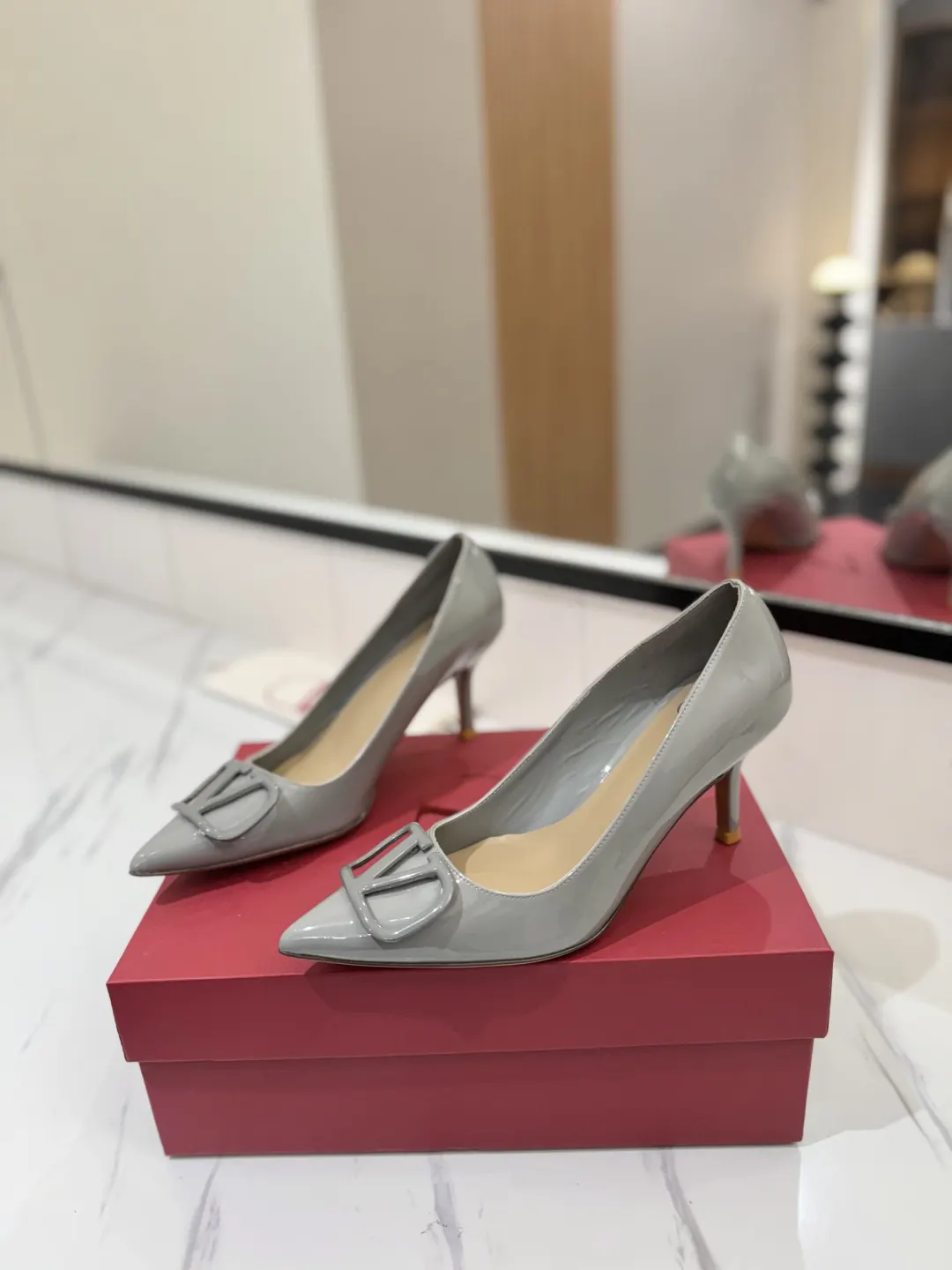 Valentino 金色 平底鞋 通勤约会款 款10