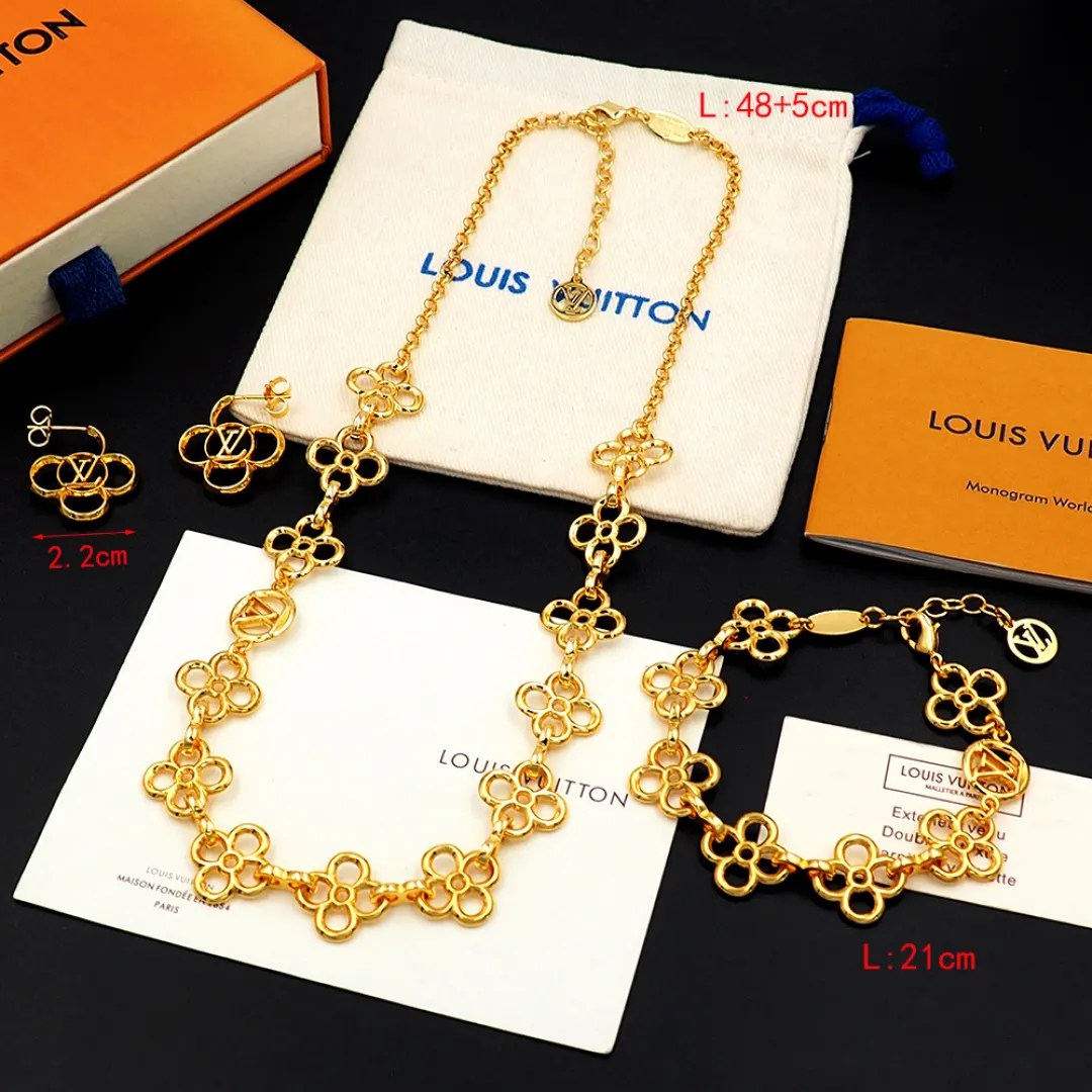 LV Charms bracelet Image 8 LV Charms bracelet Image 8