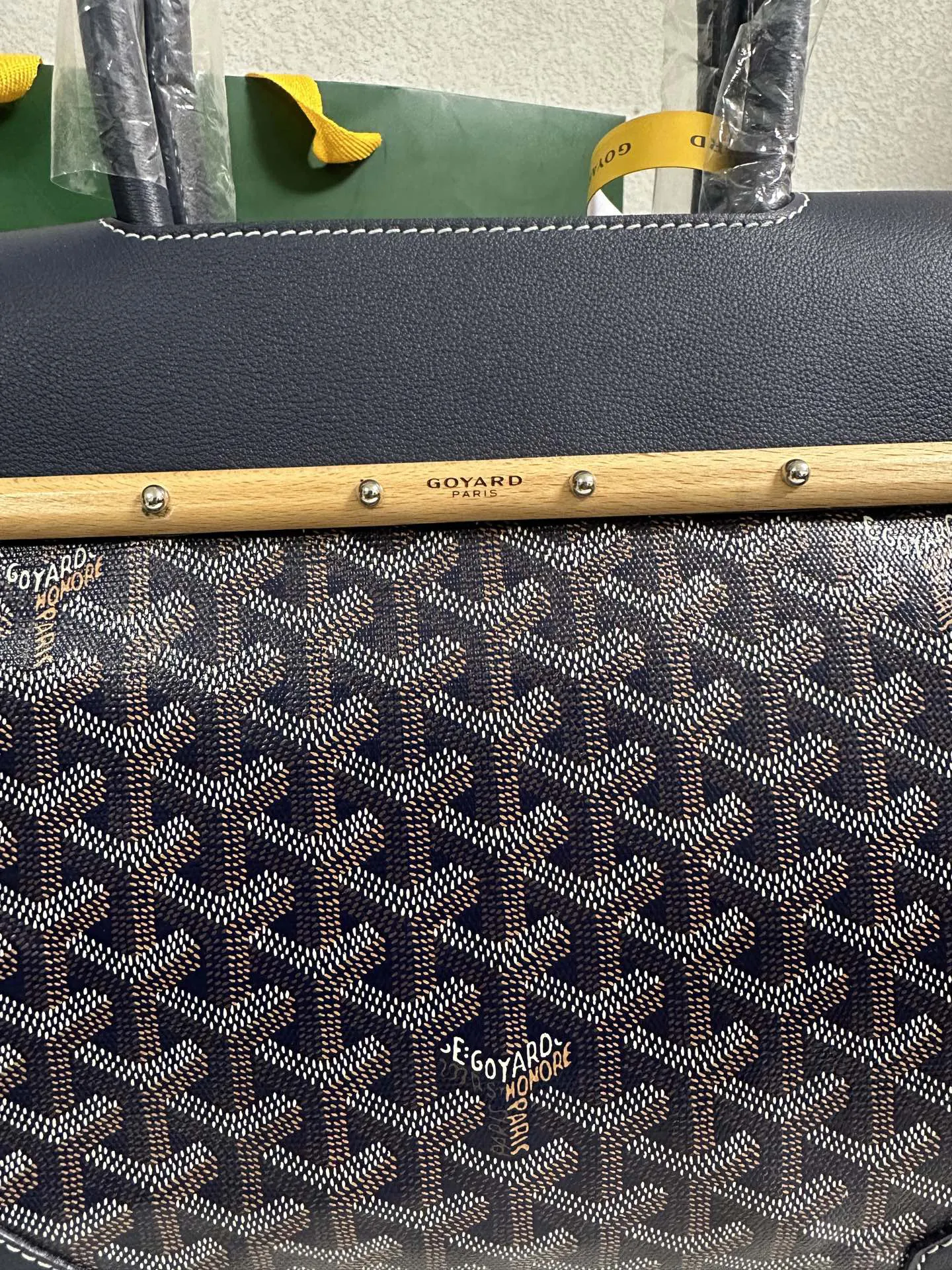 Goyard 小牛皮 无论包是打开还是合上 在内还是在外 它都能与女性生活 托特包 大容量托特款