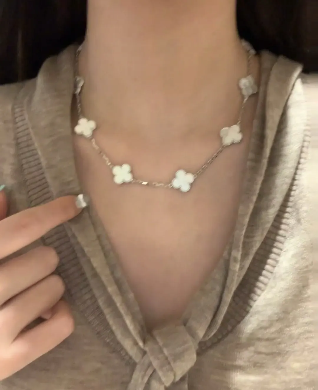 Van Cleef 贝母 四叶草 項鍊 精致锁骨链款