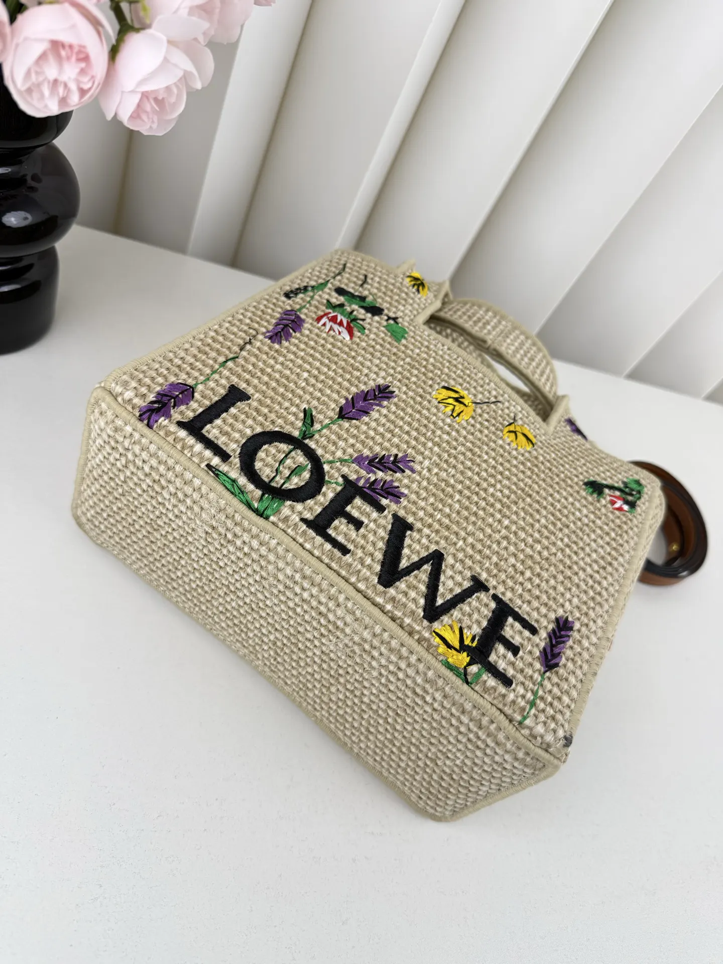 Loewe 罗意威刺绣 夏日海岛系列推出了 草编 托特包 大容量托特款