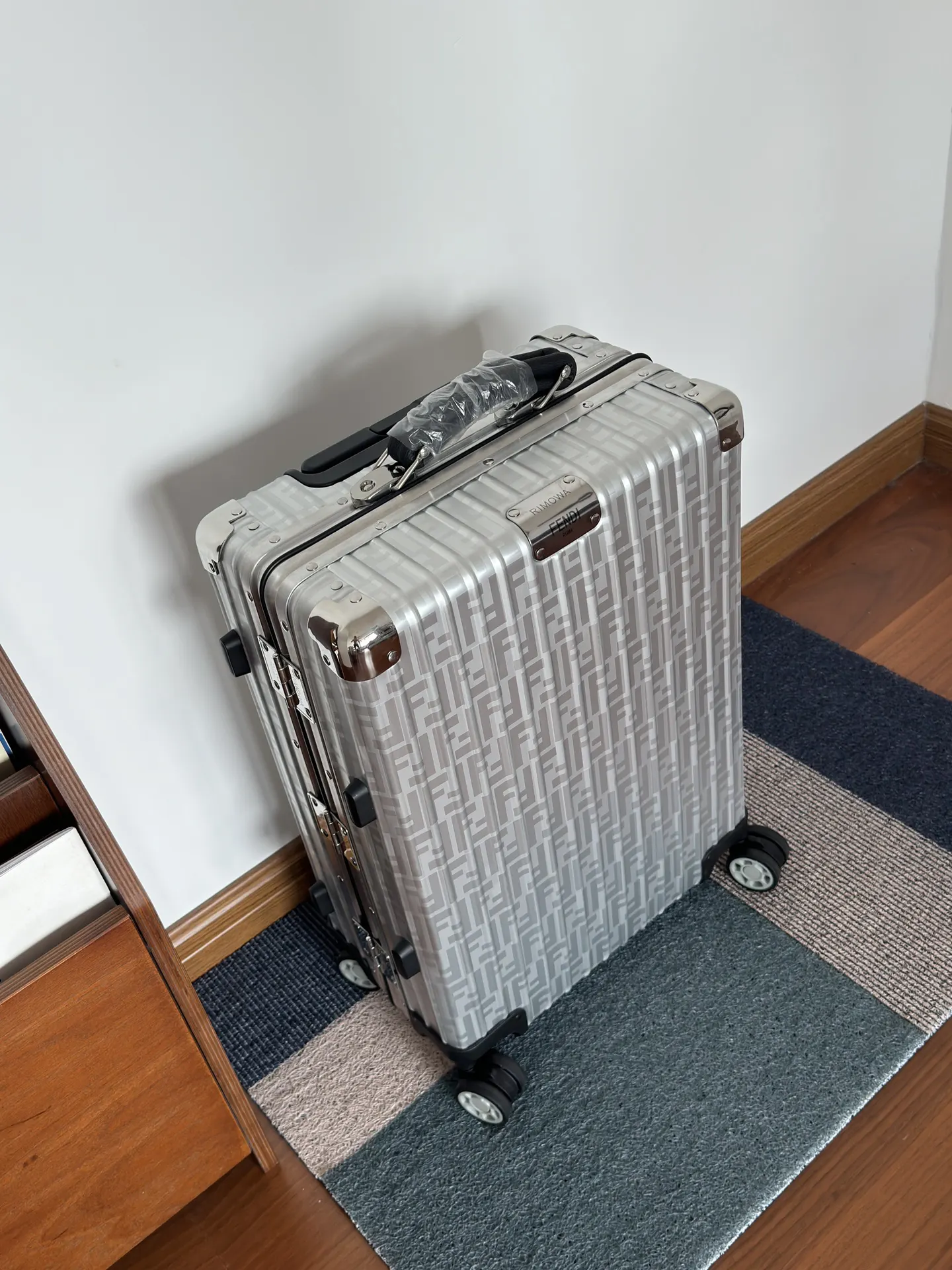 Fendi 行李箱 旅行拉杆款 輕便出行款
