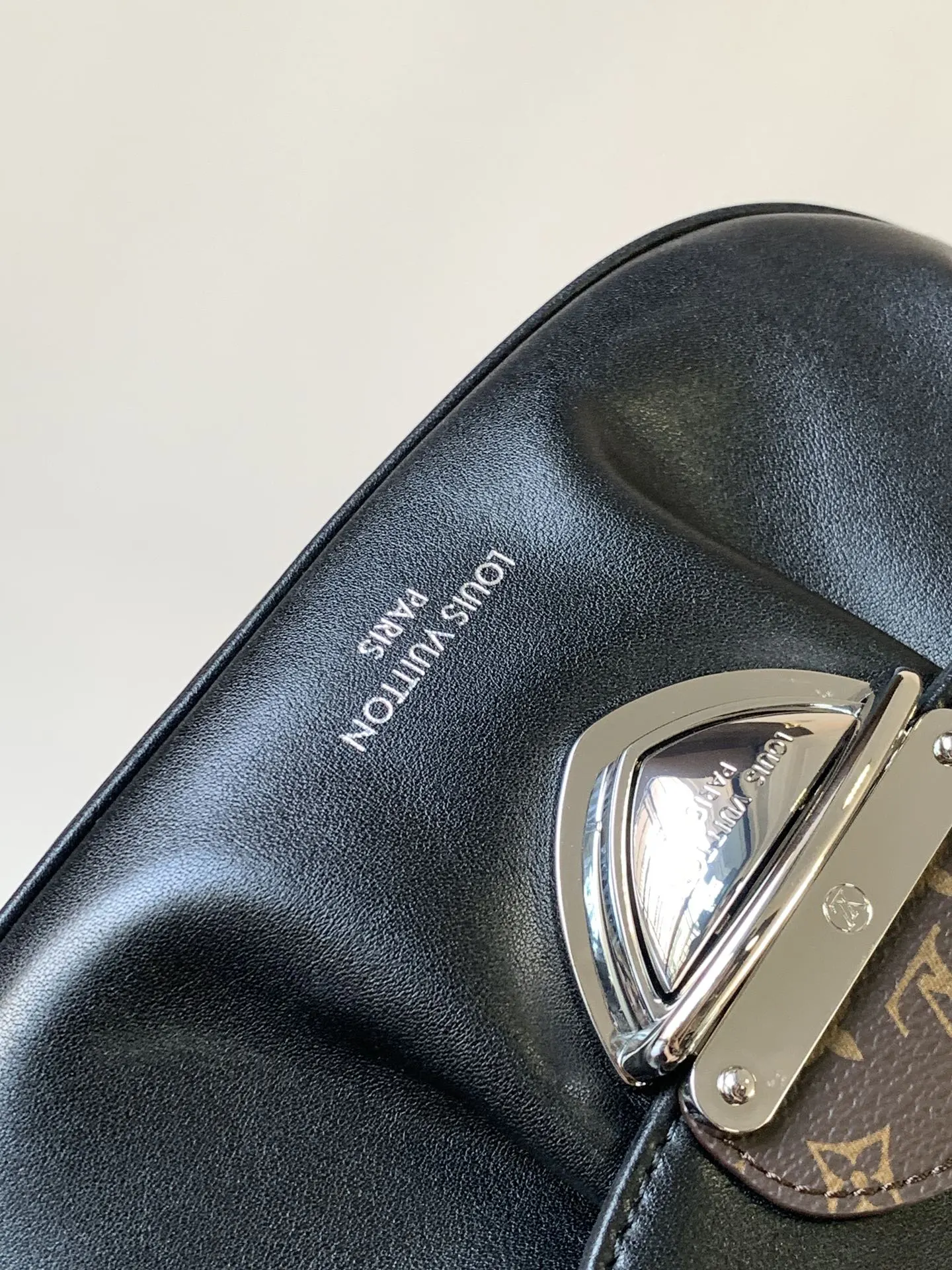 LV 牛皮 动态变码 以崭新系列展现品牌 收纳包 旅行收纳款