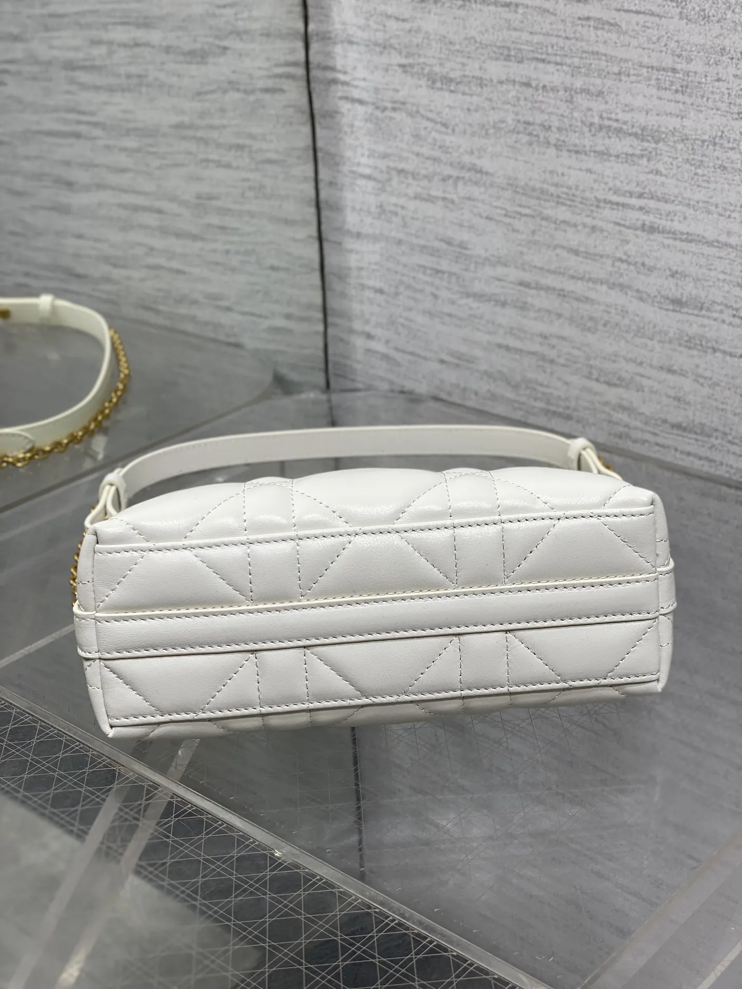 Dior 白色羊皮链条腋下包 单肩款