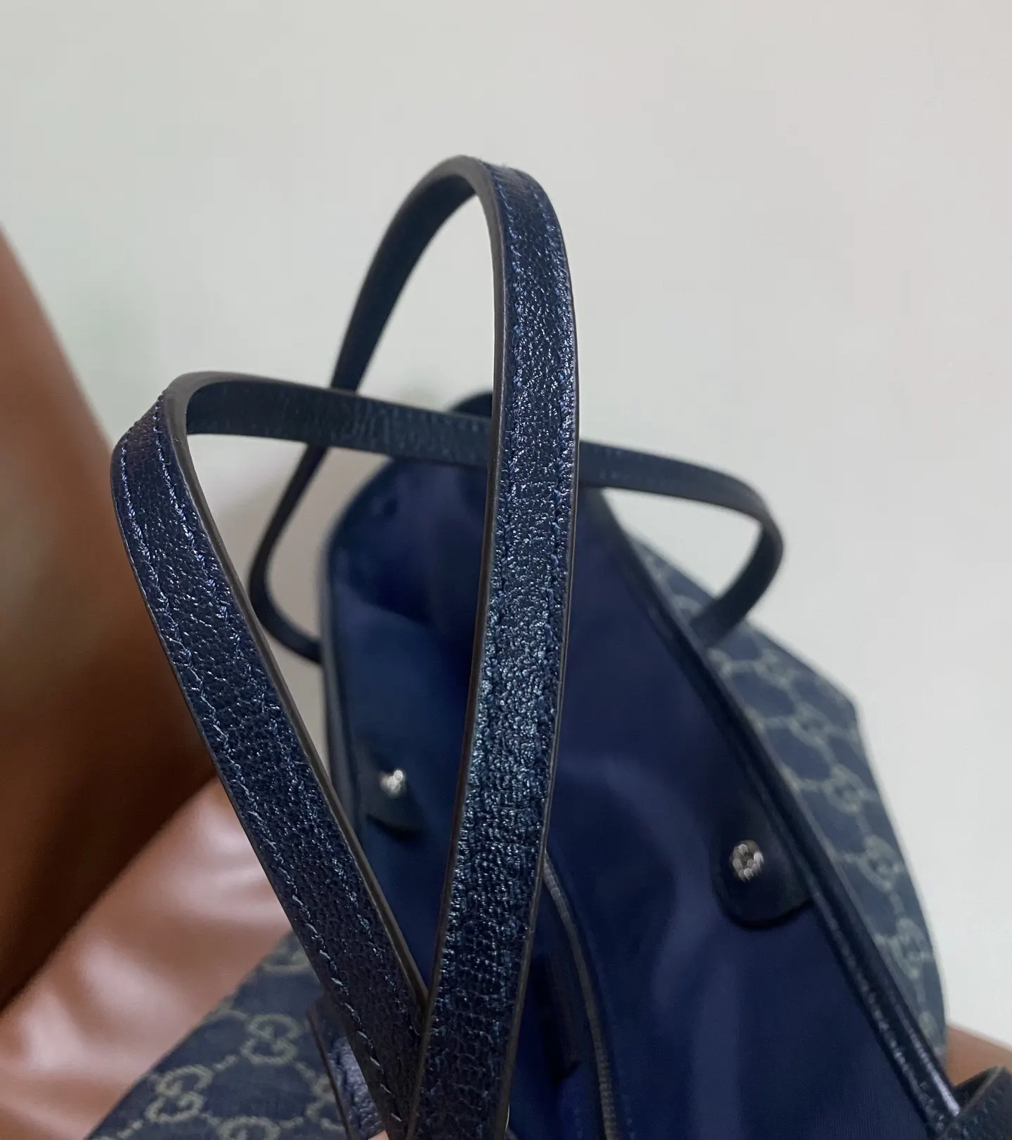 Gucci 帆布 GG涂层帆布与织带的搭 为精致的造型增添了标志性的点 托特包 大容量托特款