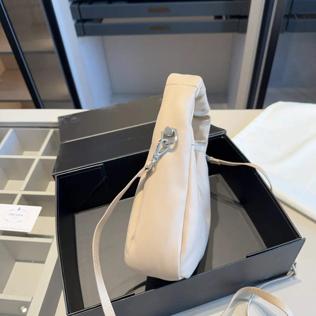 PRADA 腋下包 日常通勤款
