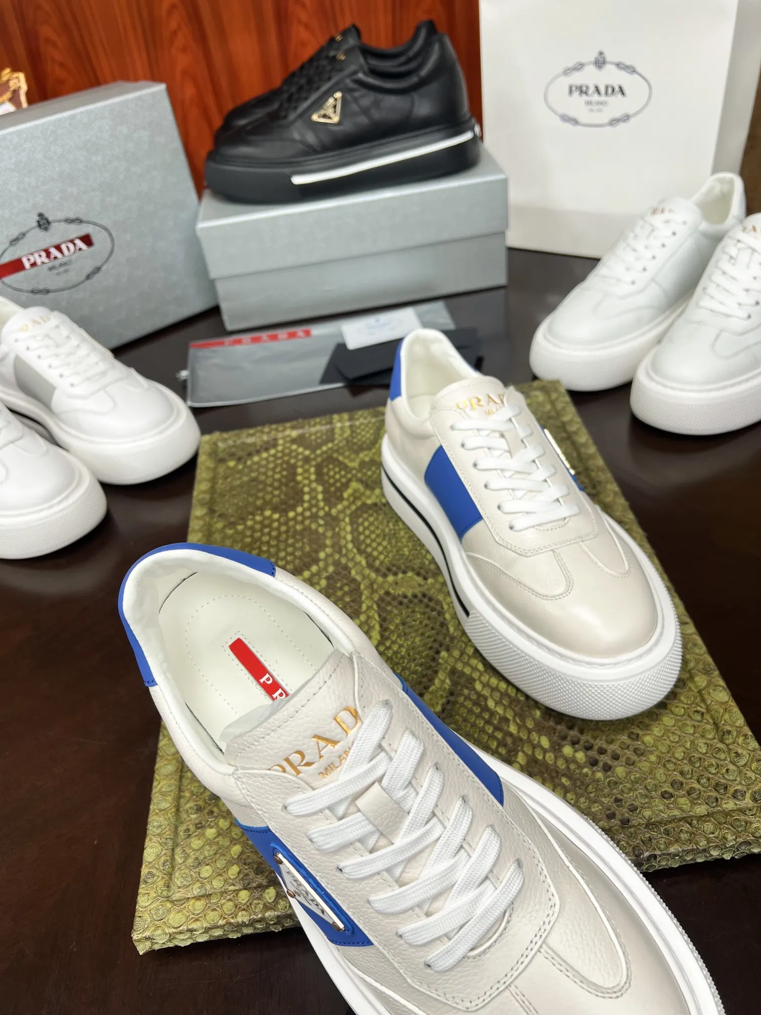 PRADA 牛皮 休闲鞋 舒适百搭款