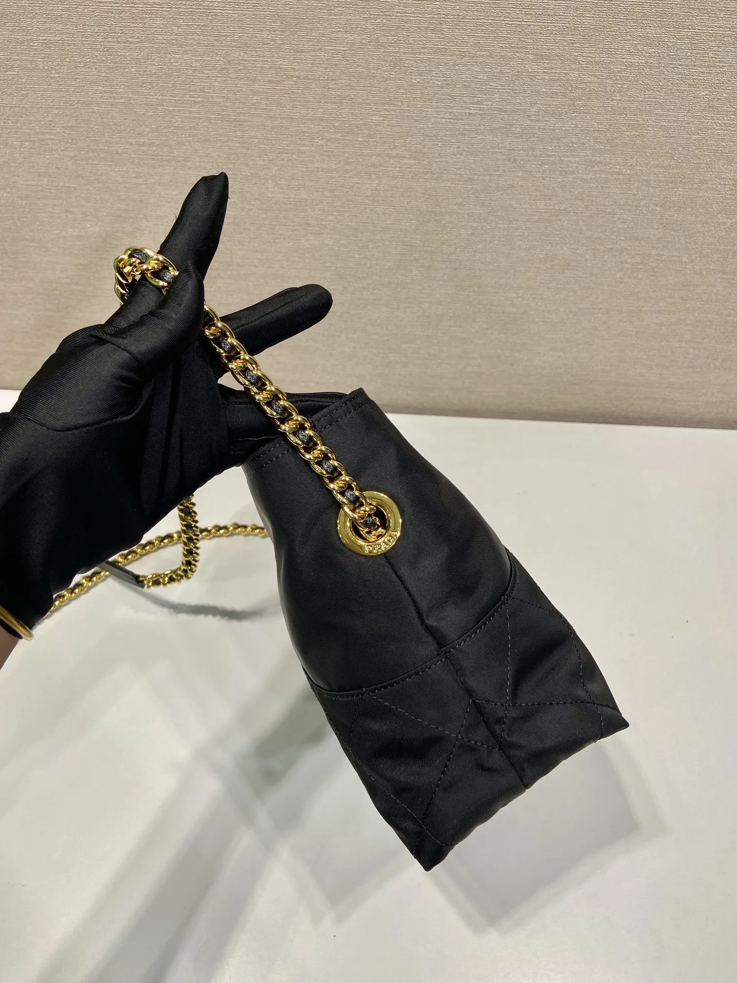 PRADA 1BD645 Re-Nylon尼龙 链条 斜挎包 精致链条款