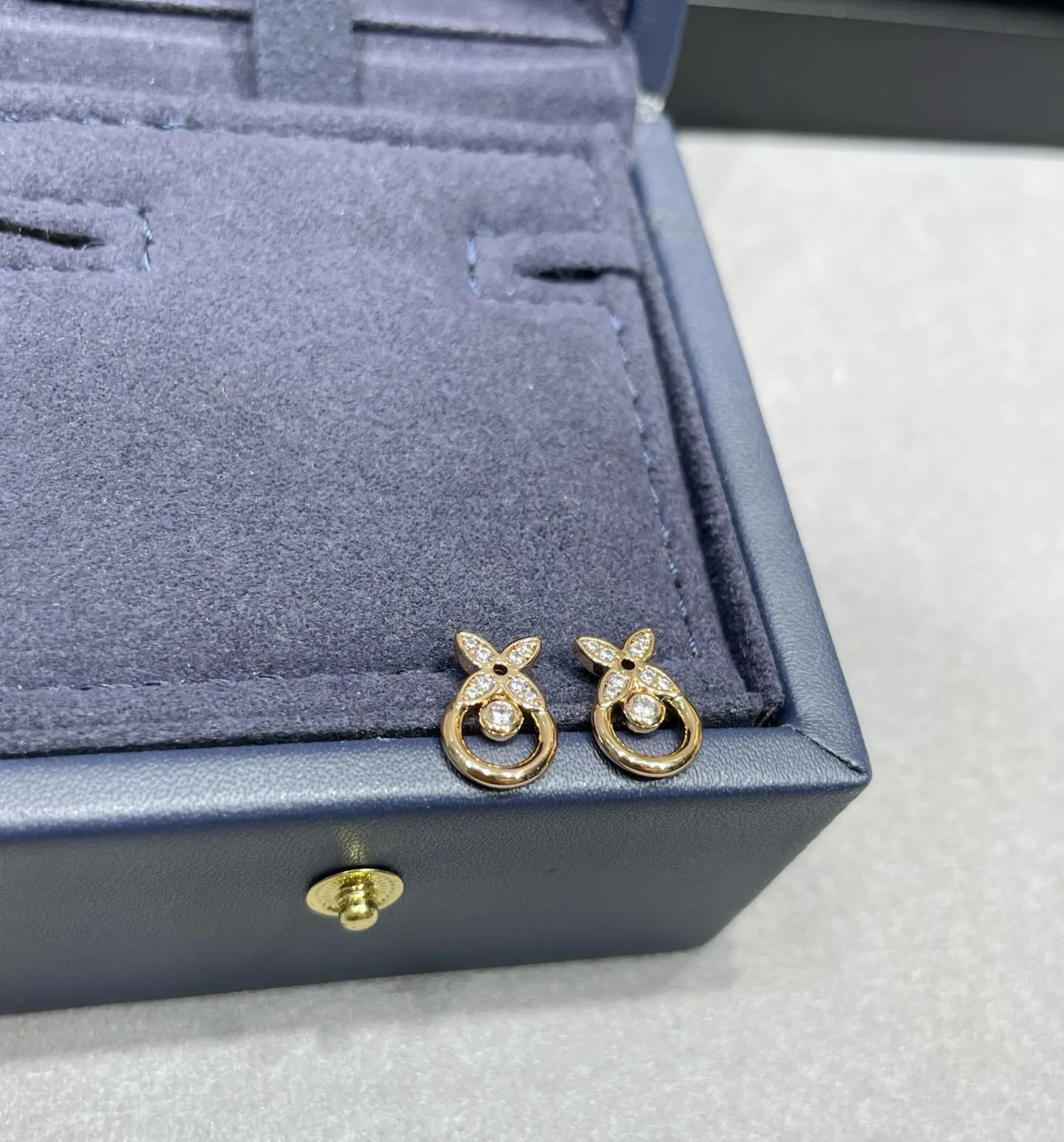 Louis Vuitton Fashion Item
