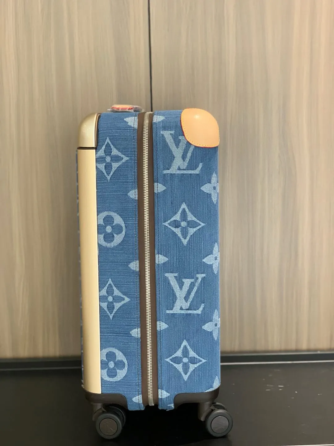 驴牌拉杆箱旅行箱 路易v 变色皮 海关锁 万向 行李箱 旅行拉杆款 輕便出行款(數字8) 驴牌拉杆箱旅行箱 路易v 变色皮 海关锁 万向 行李箱 旅行拉杆款 輕便出行款(數字8)