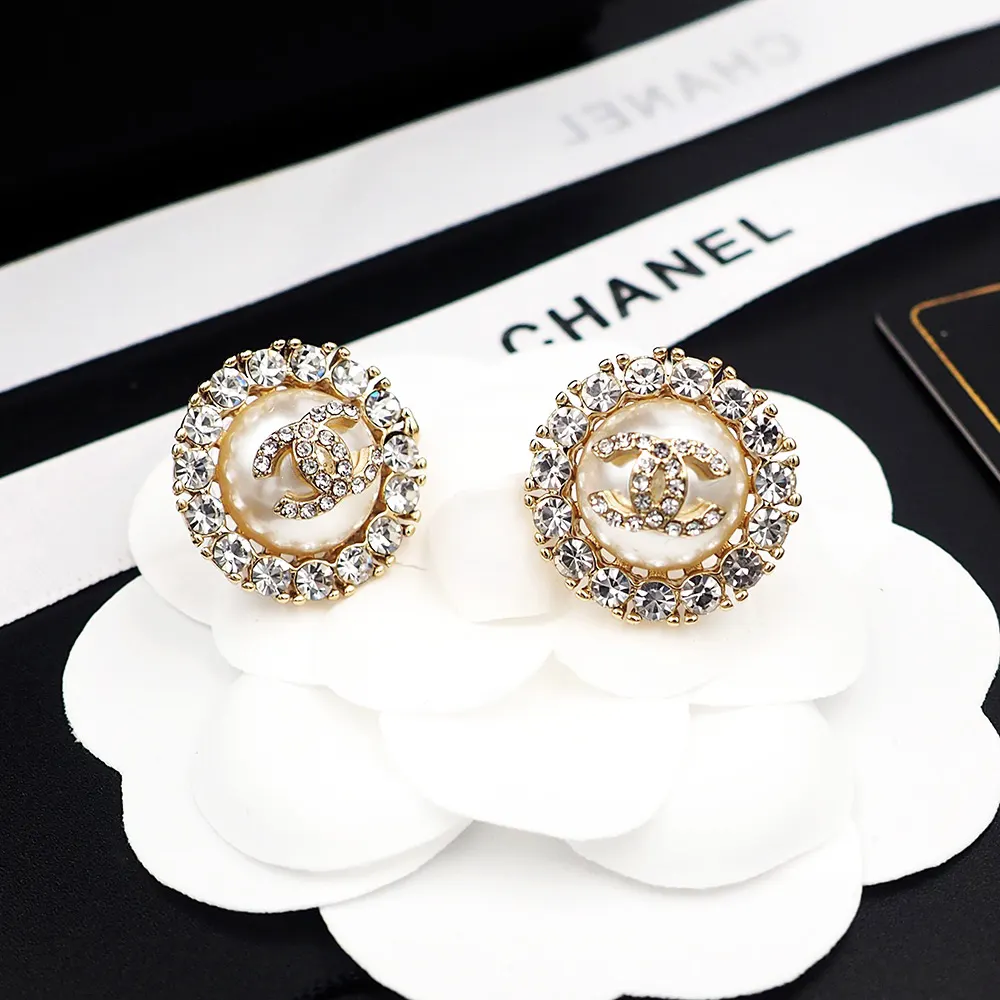 Chanel 珍珠 耳钉 小巧点缀 耳饰