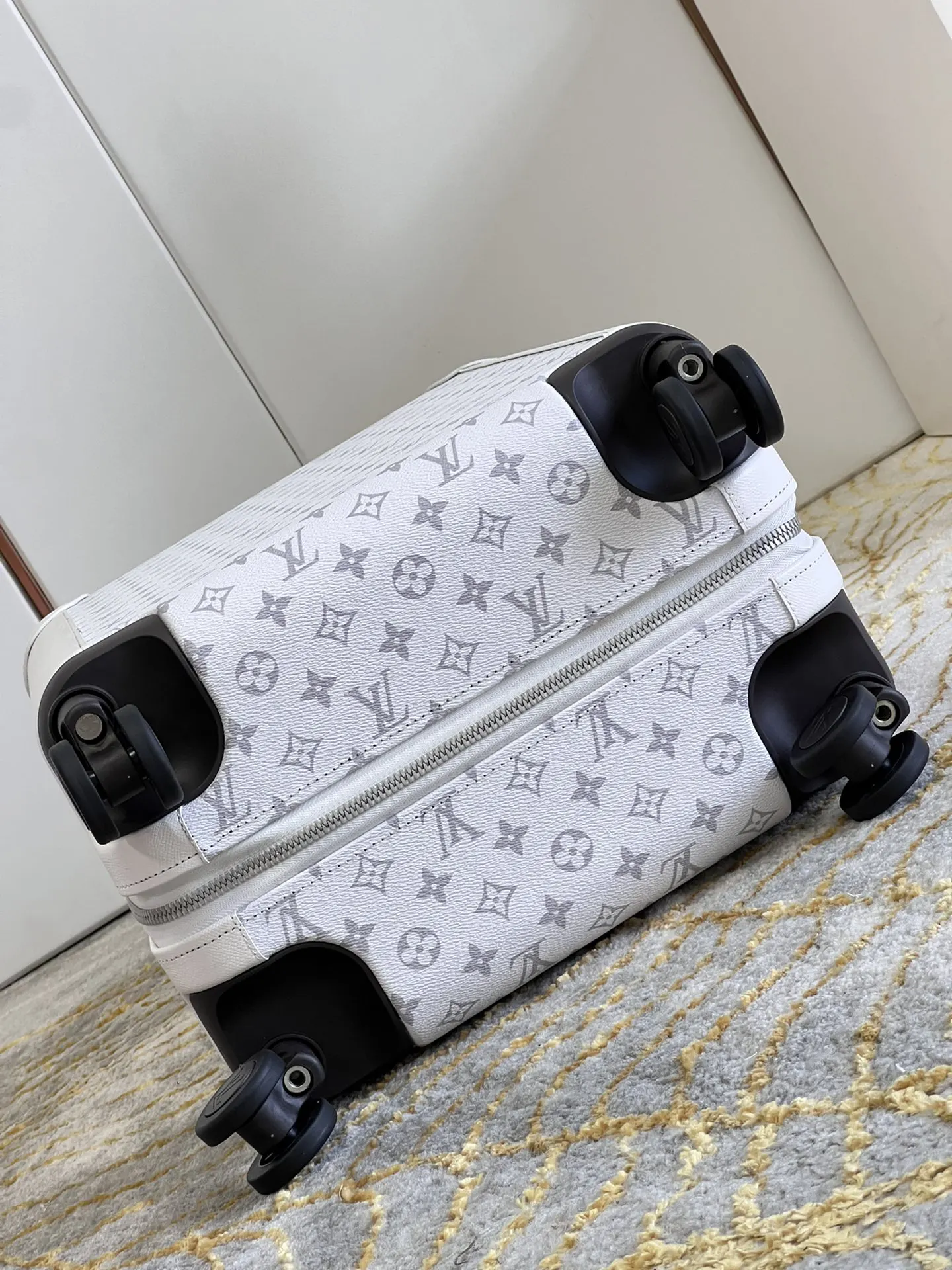 LV 帆布 行李箱 旅行拉杆款 輕便出行款(數字9) LV 帆布 行李箱 旅行拉杆款 輕便出行款(數字9)