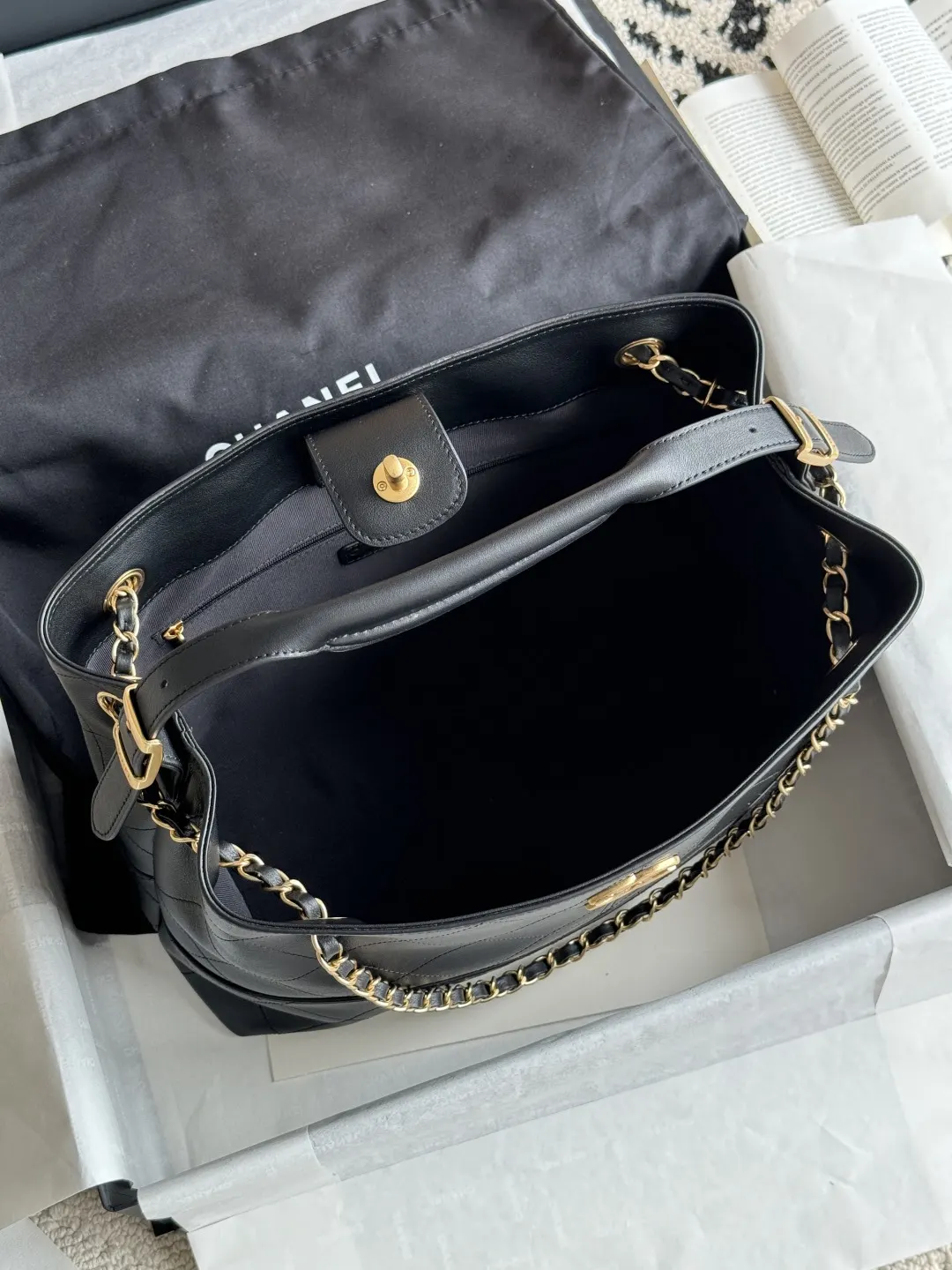 Hobo Shoulder Bag Vintage Leather Image 9 Hobo Shoulder Bag Vintage Leather Image 9