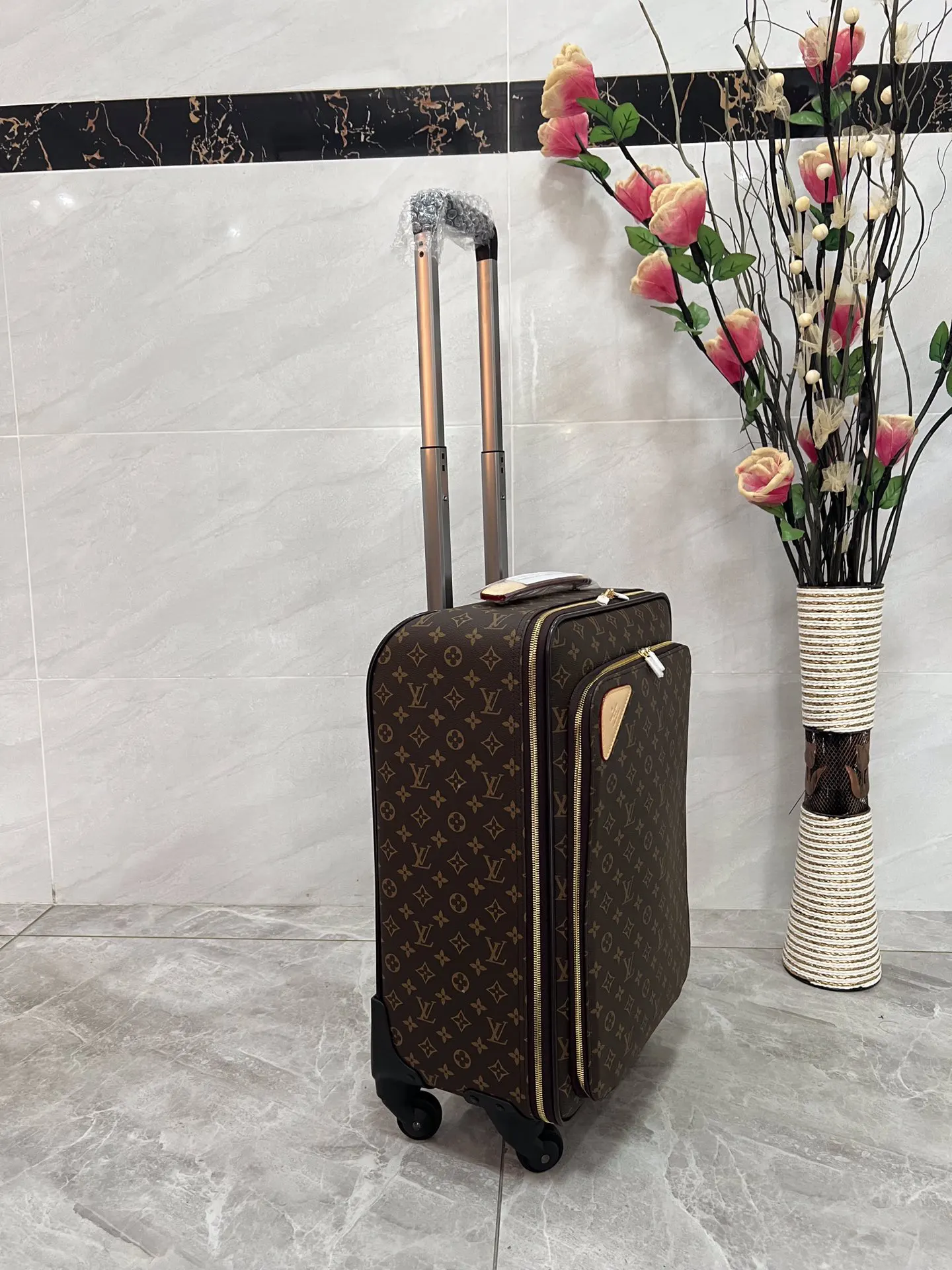 数量不多 赶紧抢购 勾引 产品抢先上市 实 行李箱 旅行拉杆款 轻便出行款
