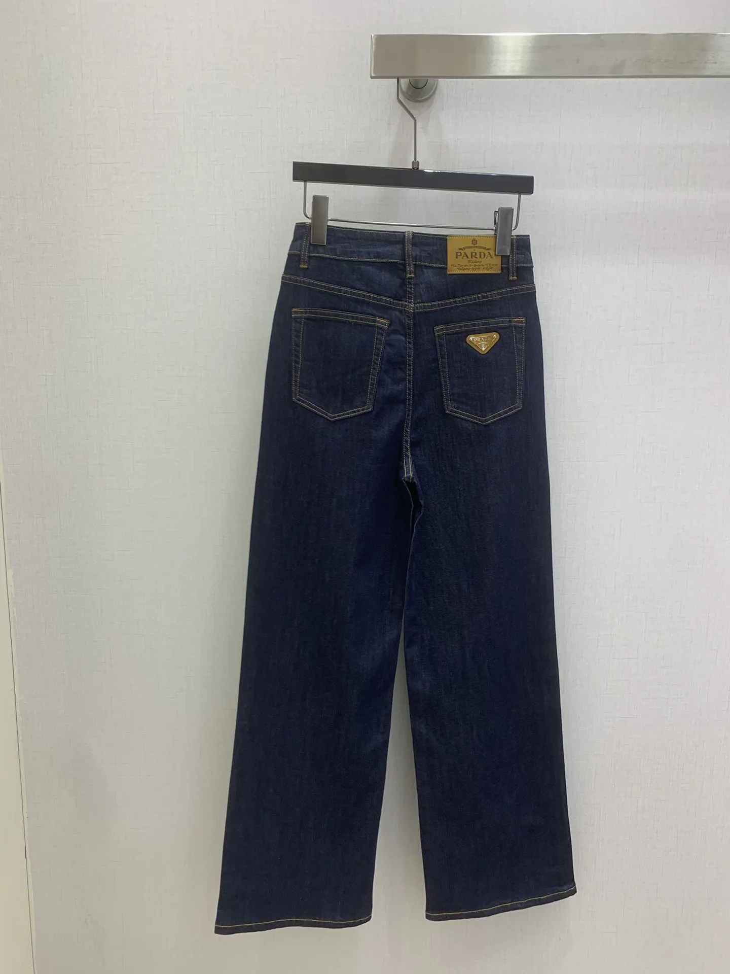 PRADA 牛仔 三角标 牛仔裤 休闲宽松款