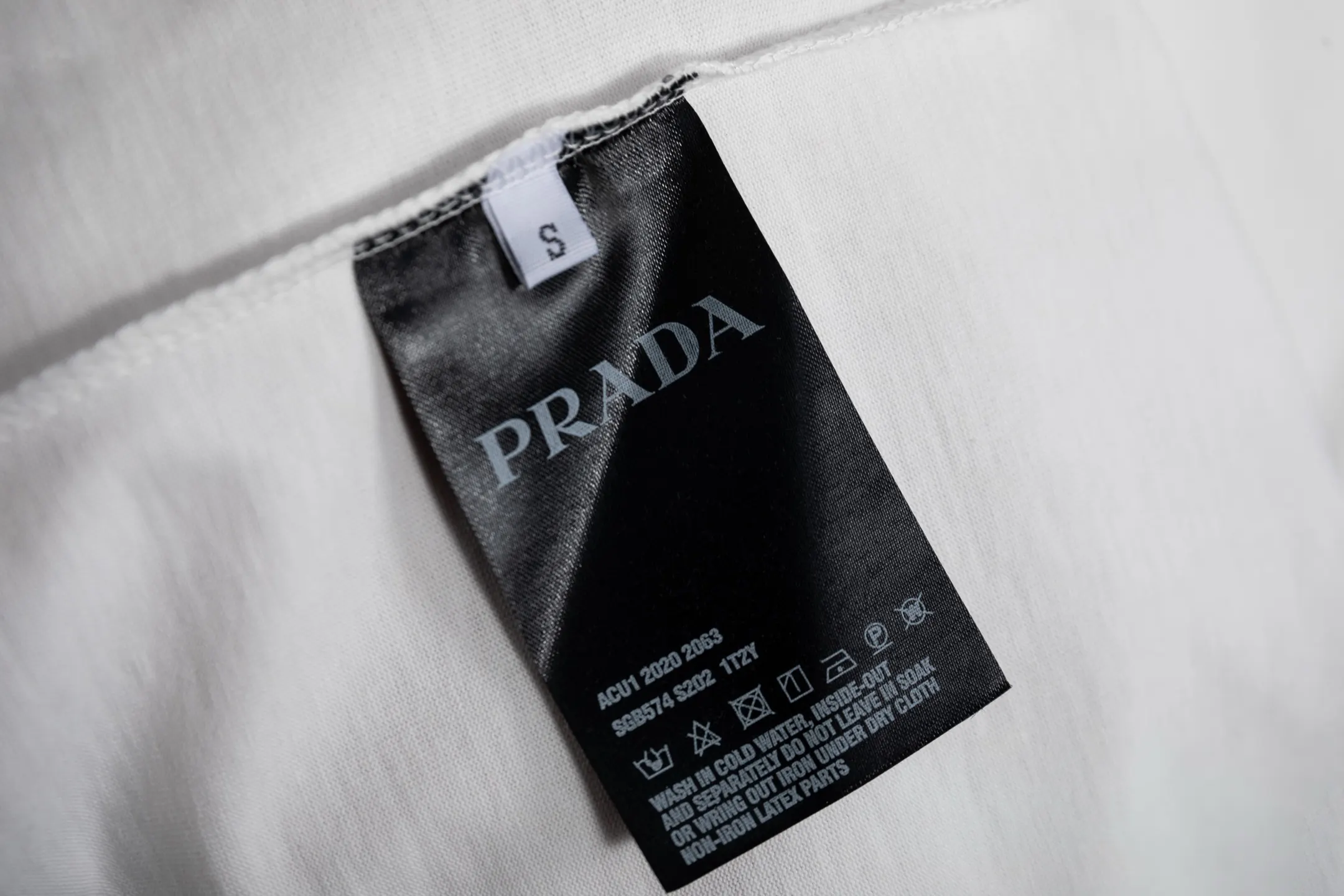 Prada 云雾立体字母刺绣 短袖T恤 高克重休闲