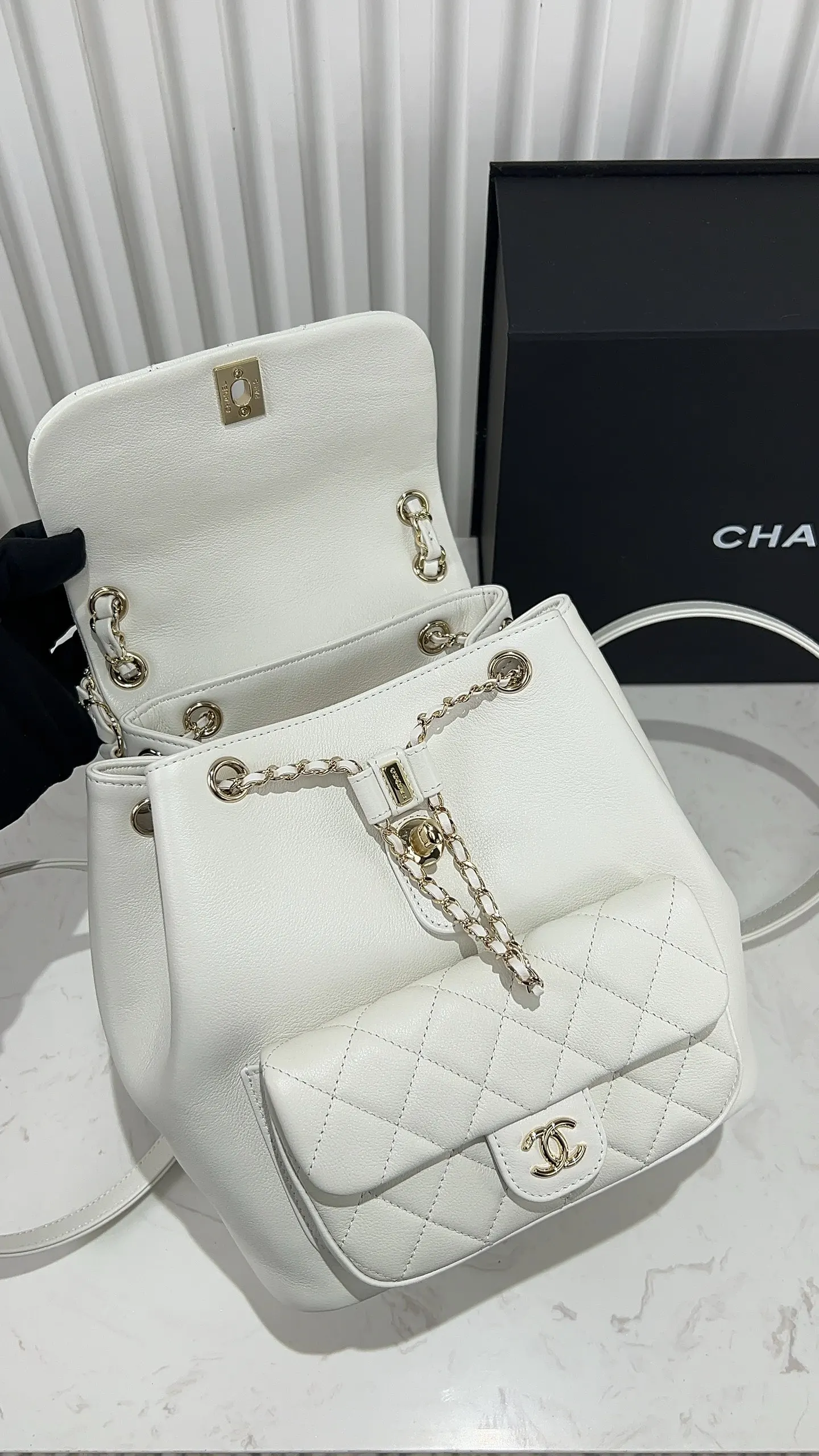 CHANEL 白色 小牛皮 双肩包 实用双肩款