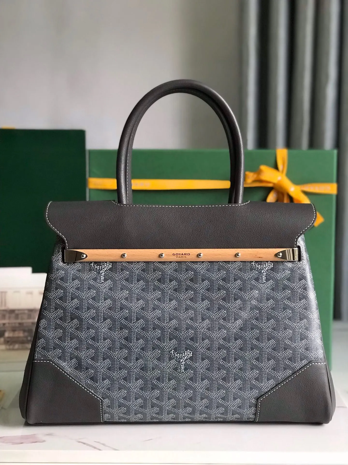 Goyard 个顏色可随意挑选 經典色很適合秋冬 鲜艳靓丽的颜 托特包 大容量托特款