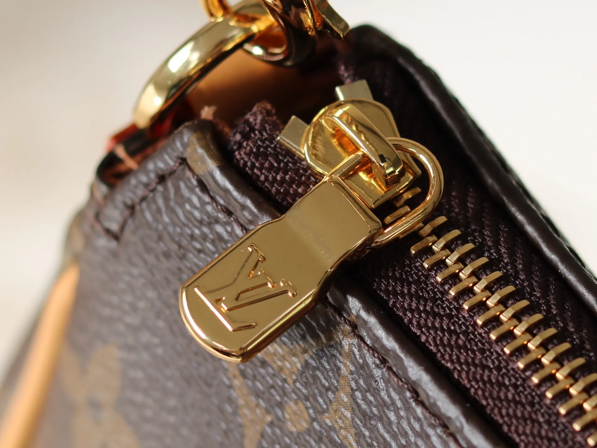 LV Pochette chain bag, shoulder crossbody Image 7 LV Pochette chain bag, shoulder crossbody Image 7