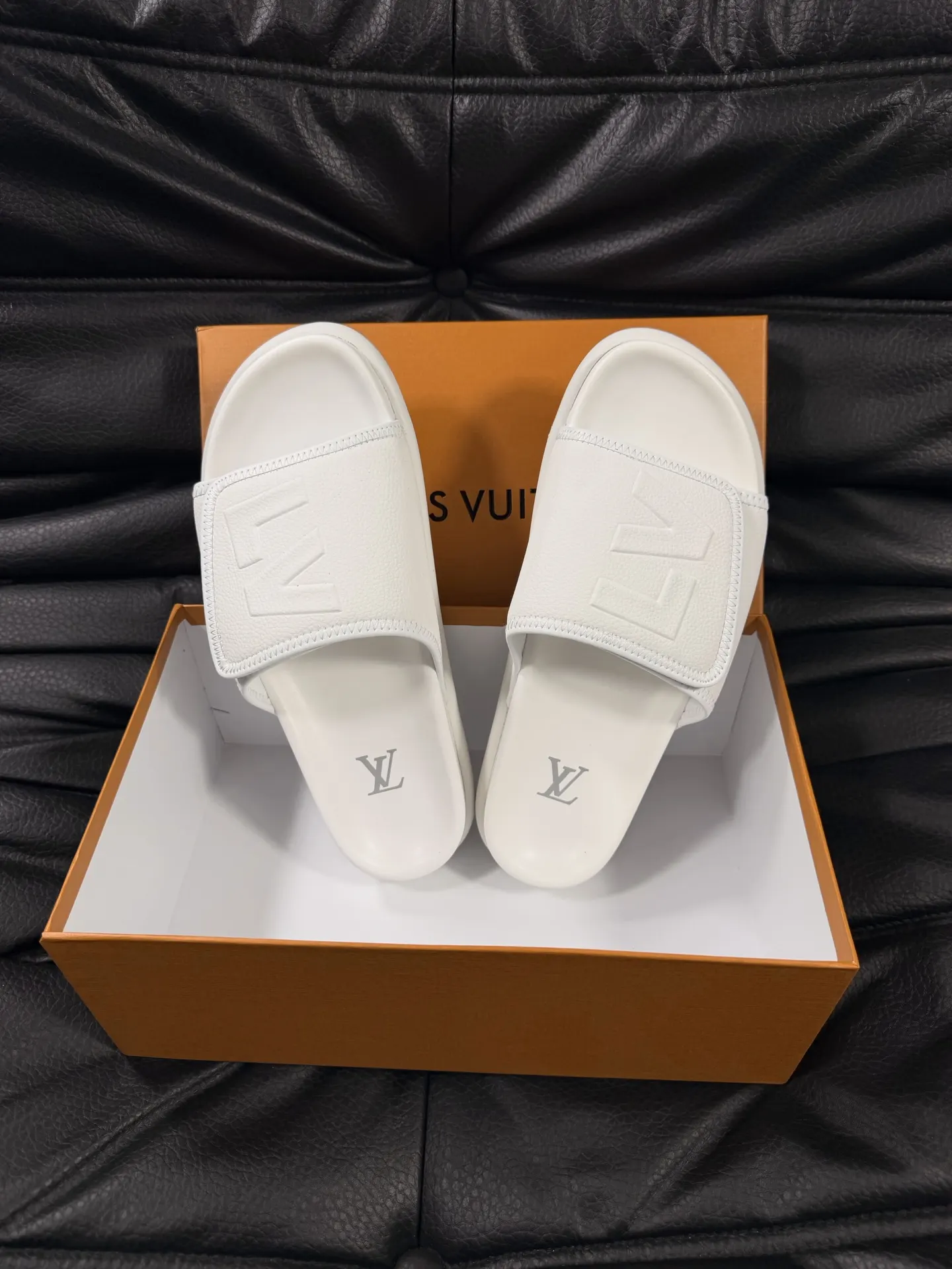 LV platform slippers, casual and versatile Image 4 LV platform slippers, casual and versatile Image 4