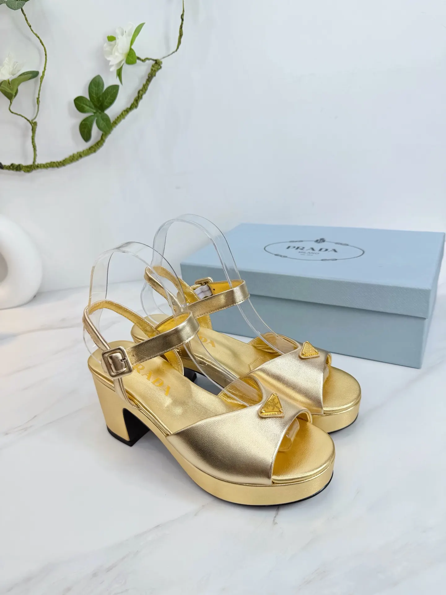 Prada 羊皮 休闲鞋 舒適