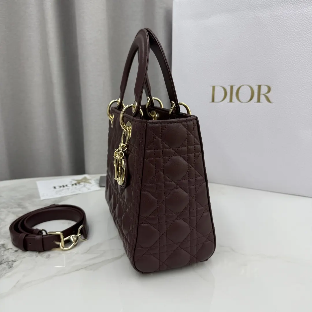 Dior Lady Dior Lady 红色羊皮卡夹 精致配饰
