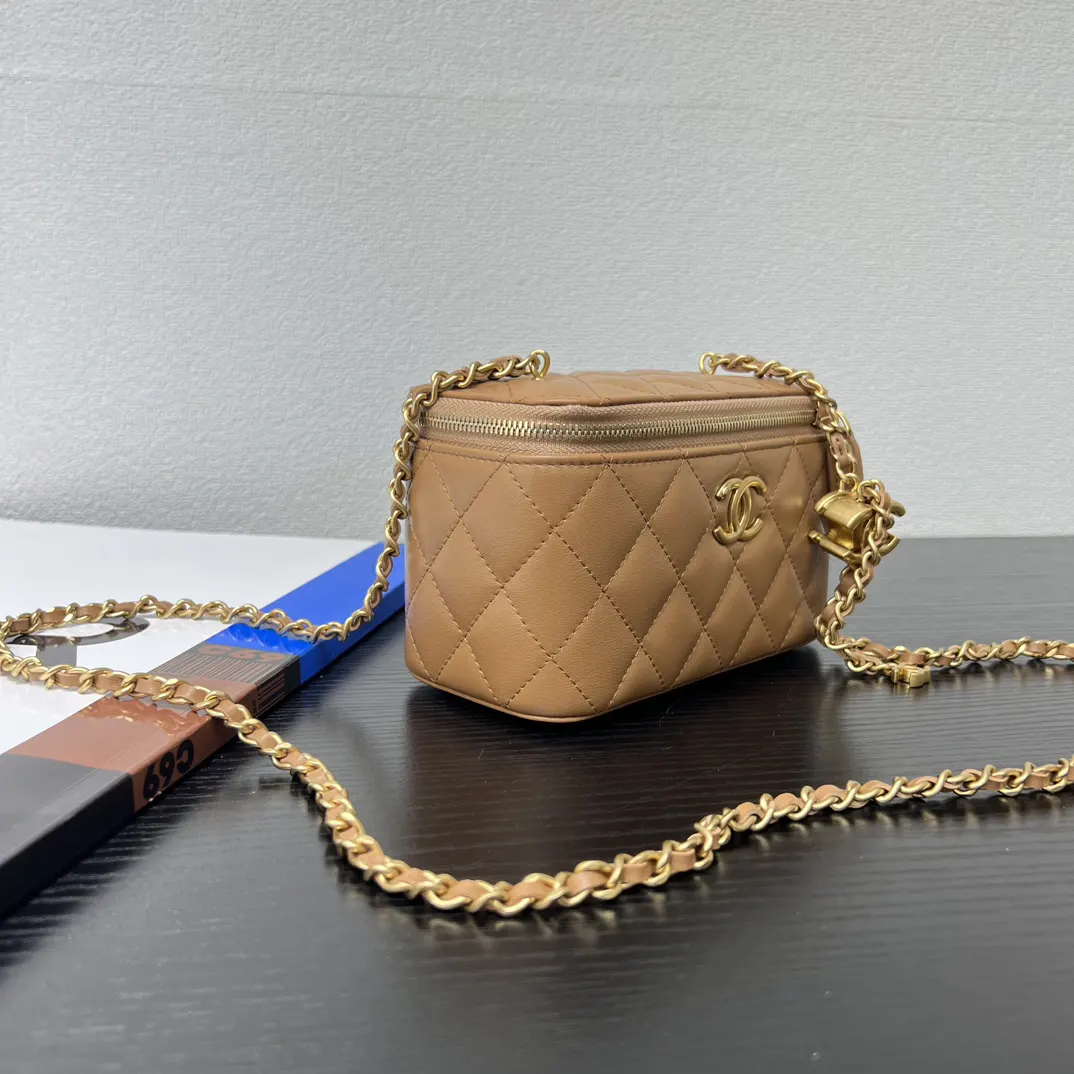 CHANEL 棕色小羊皮菱格链条包 金链翻盖款