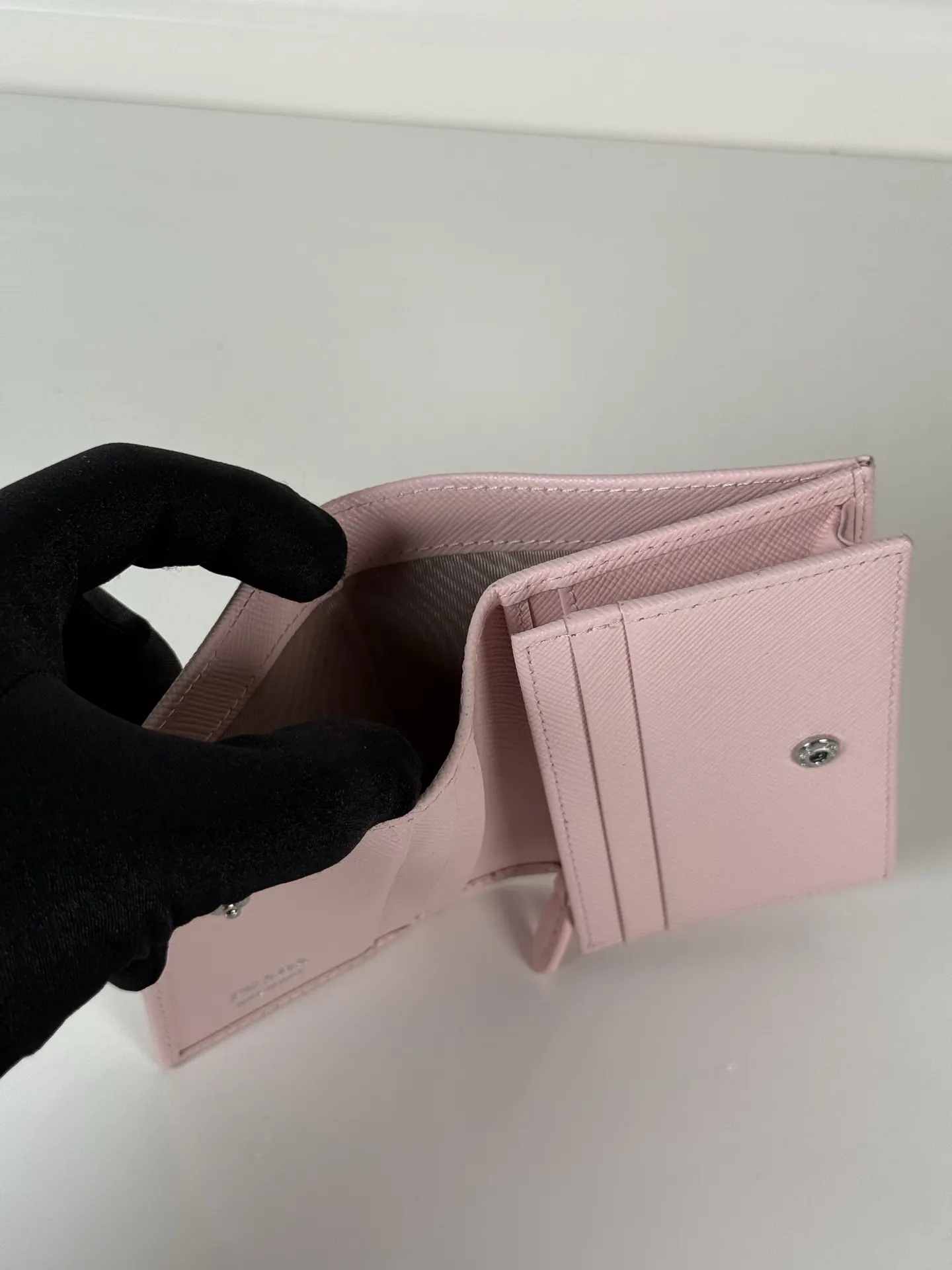 Prada 钱包 实用短夹