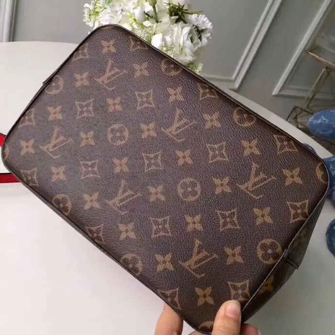 LV 紅色 金色 牛皮 厂价 包包 款NéoNoé手袋的設計 水桶包 休閒水桶款