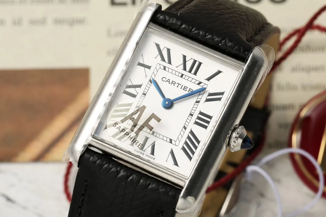 Cartier 白色 蓝色 牛皮 手表 经典腕表款