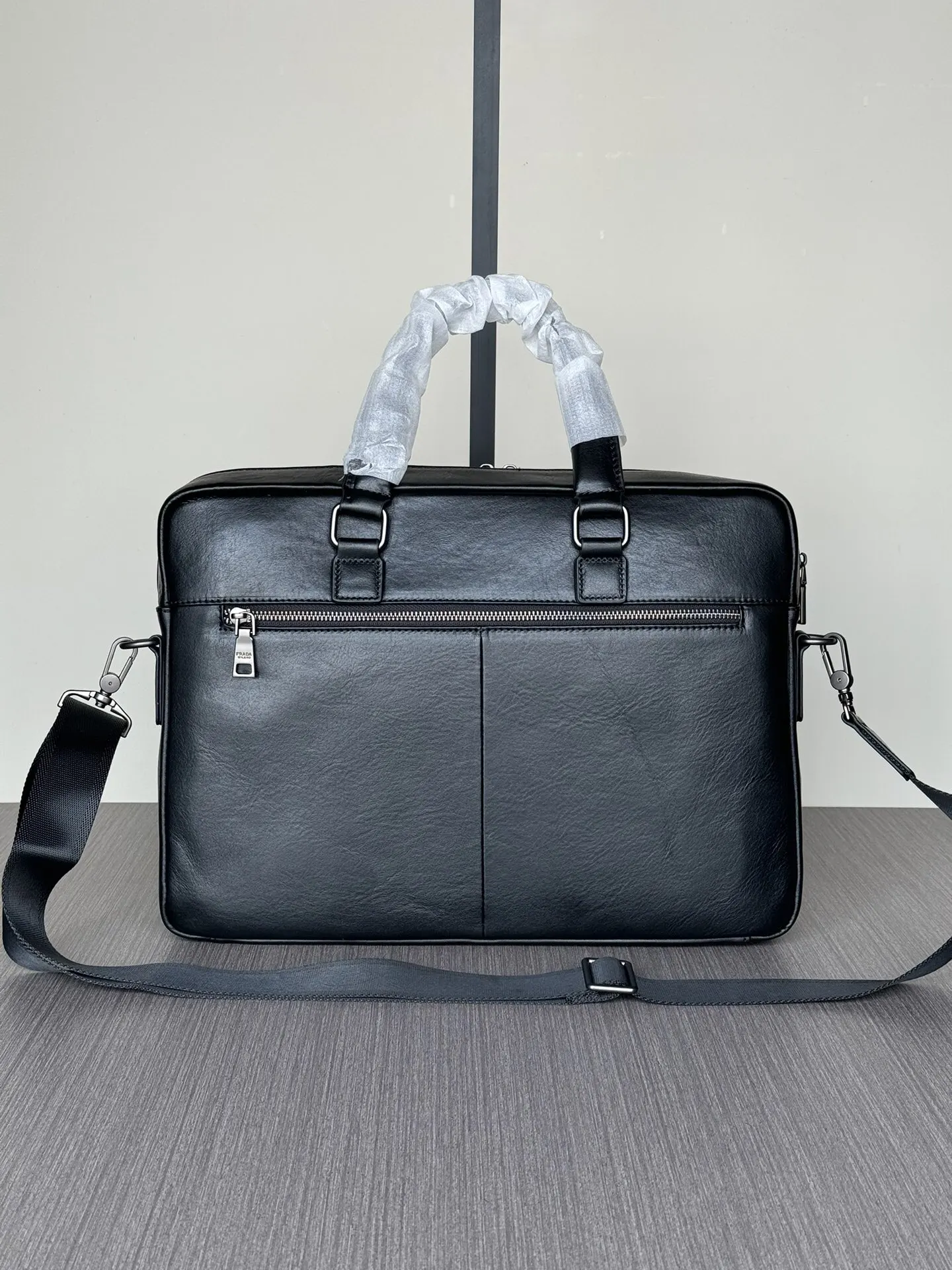 Prada 黑色 牛皮 厂价 公文包 商務通勤款