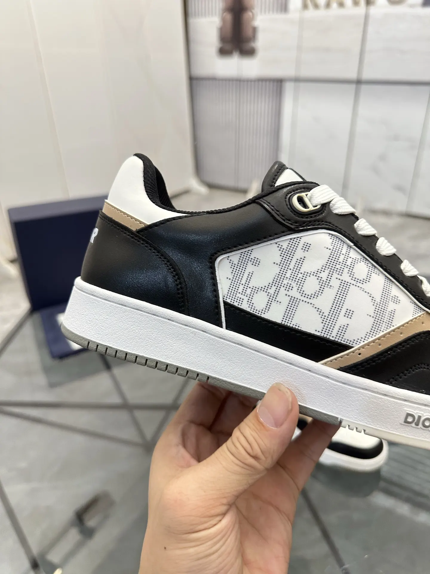 Dior 黑白拼色牛皮低帮运动鞋 橙色点缀款