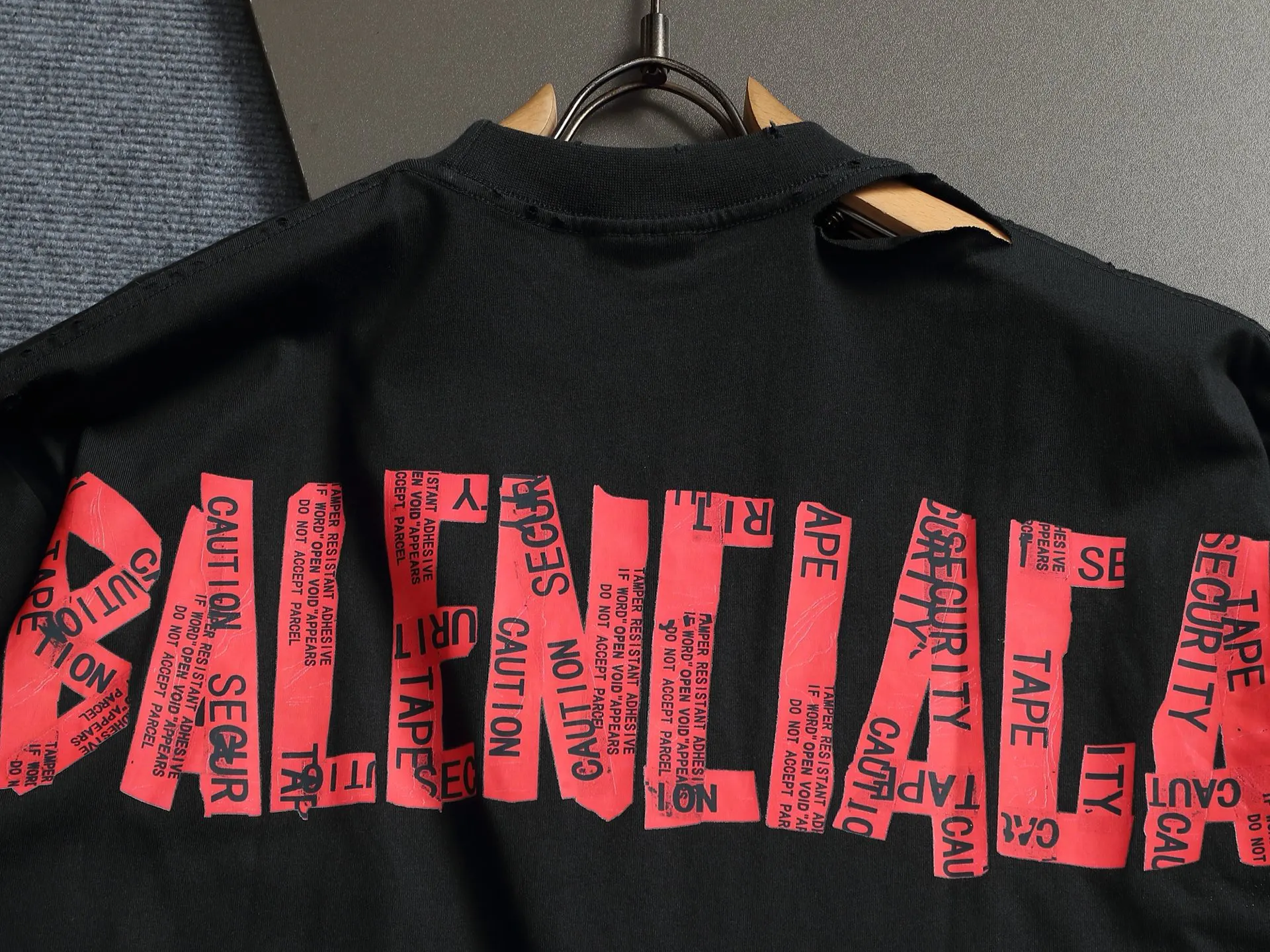 Balenciaga 黑色 Logo 短袖T恤(數字10) Balenciaga 黑色 Logo 短袖T恤(數字10)